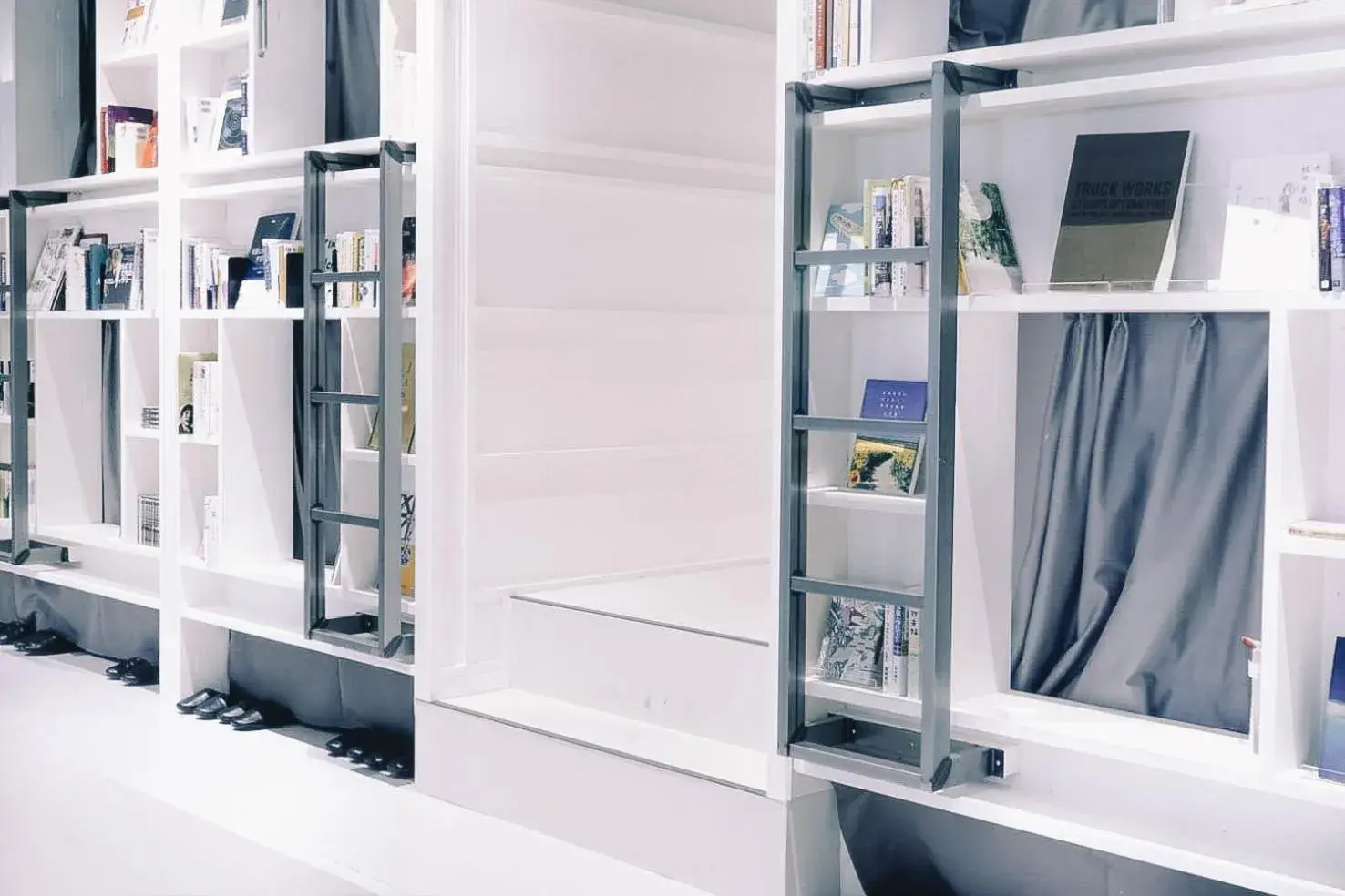 Communal lounge/ TV room in BOOK AND BED TOKYO Shinsaibashi Communal lounge/ TV room in BOOK AND BED TOKYO Shinsaibashi