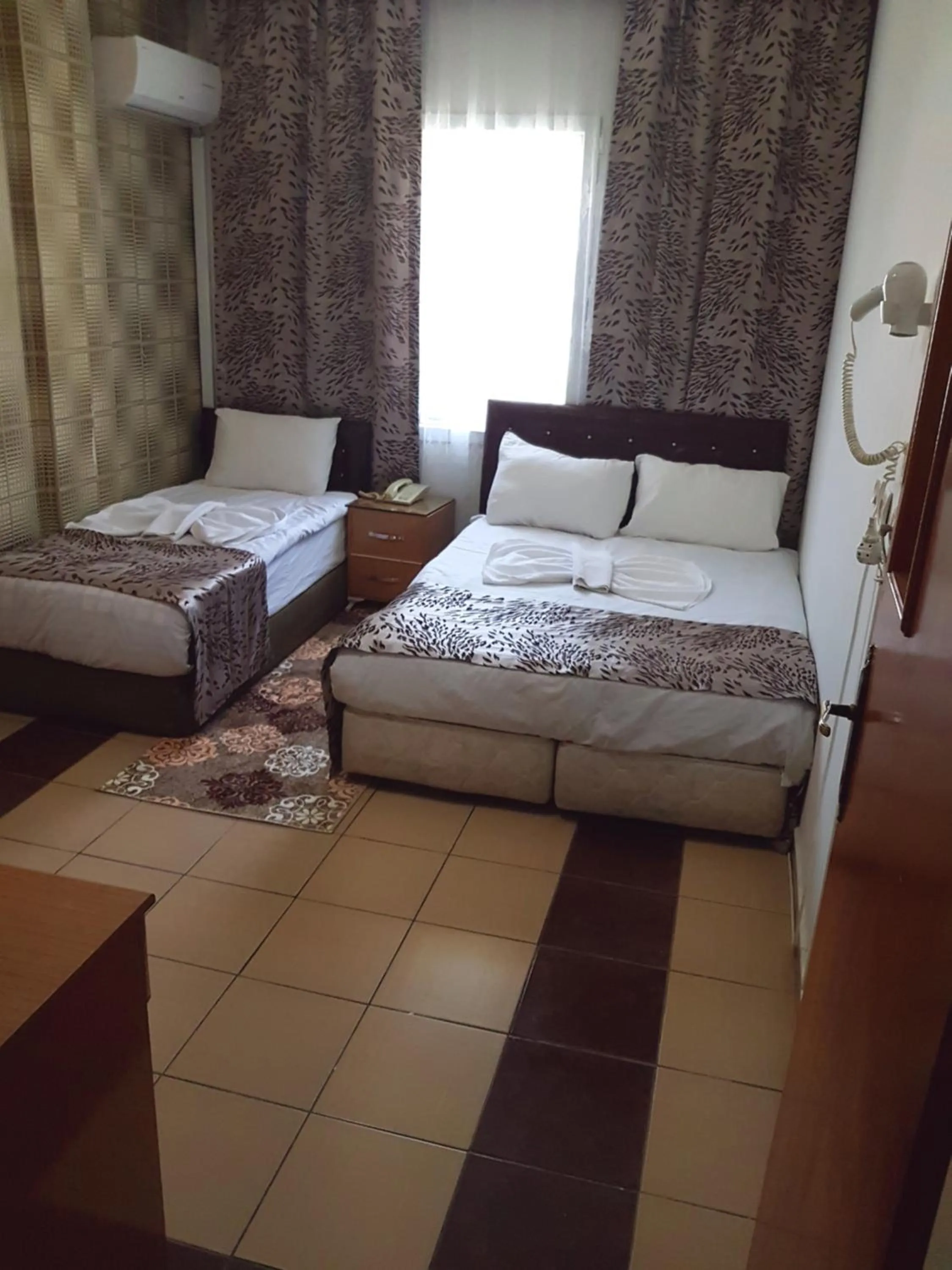 Photo of the whole room, Bed in Talaslioglu Hotel