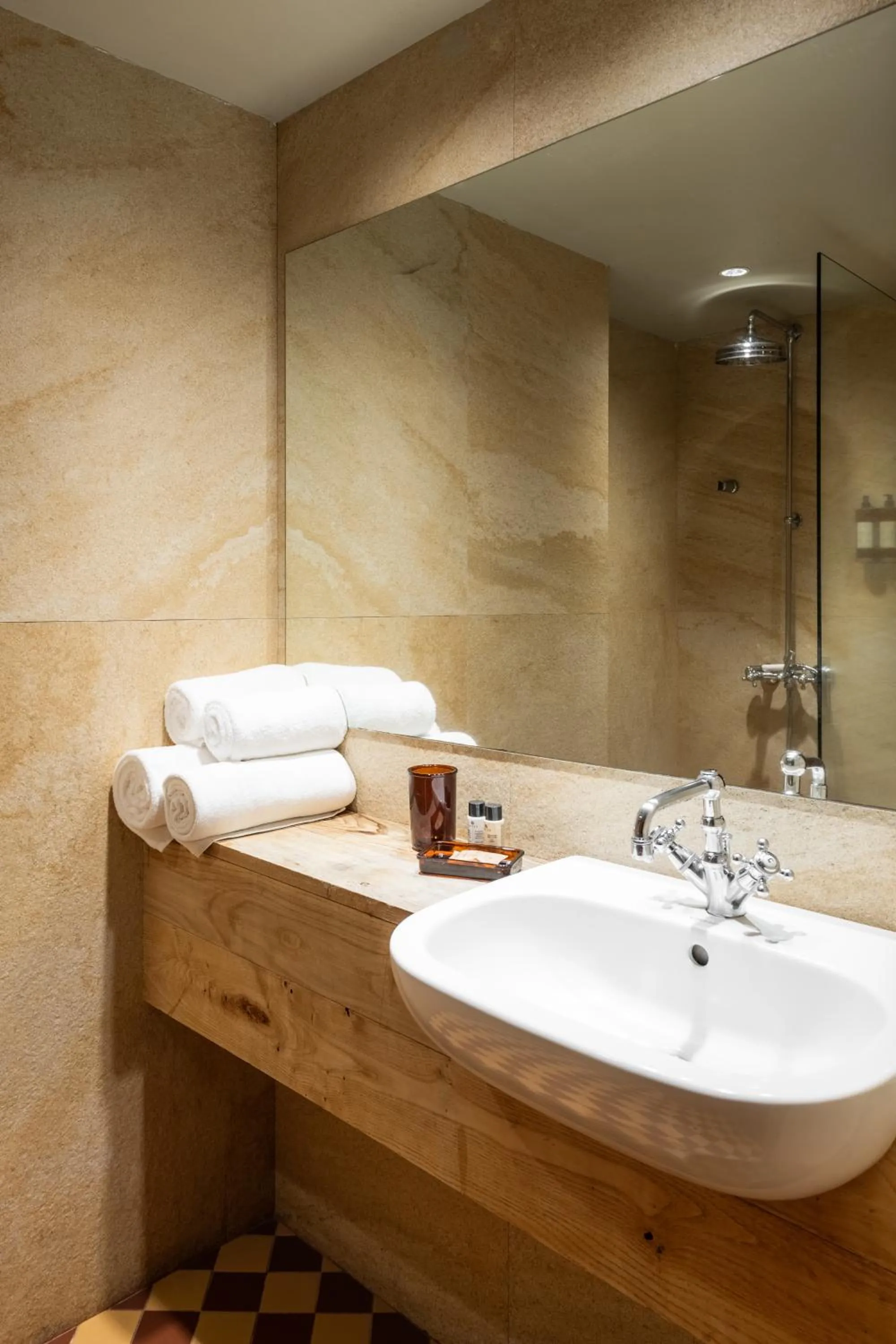 Shower in Rooms Hotel Kazbegi