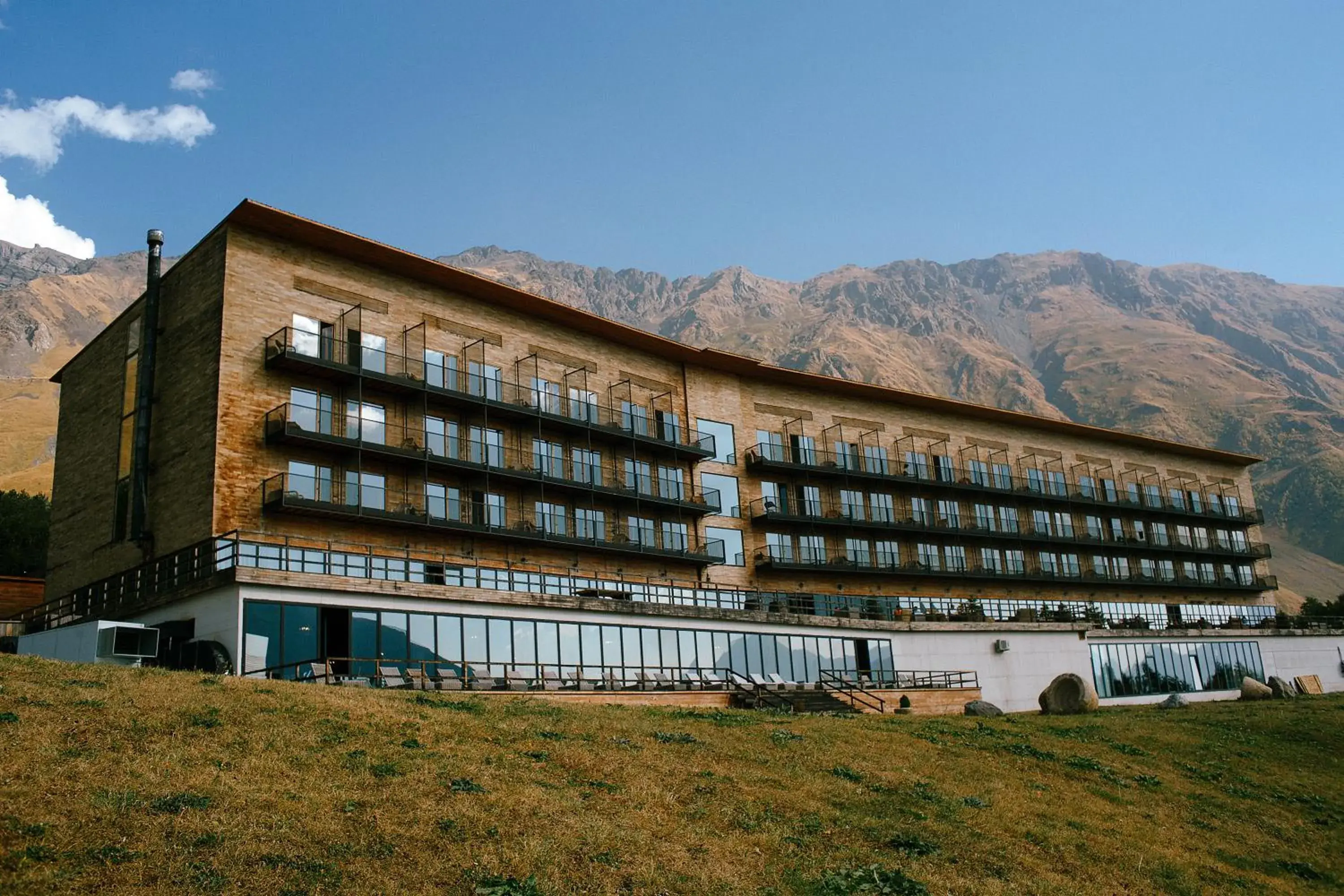 Property building in Rooms Hotel Kazbegi Property building in Rooms Hotel Kazbegi