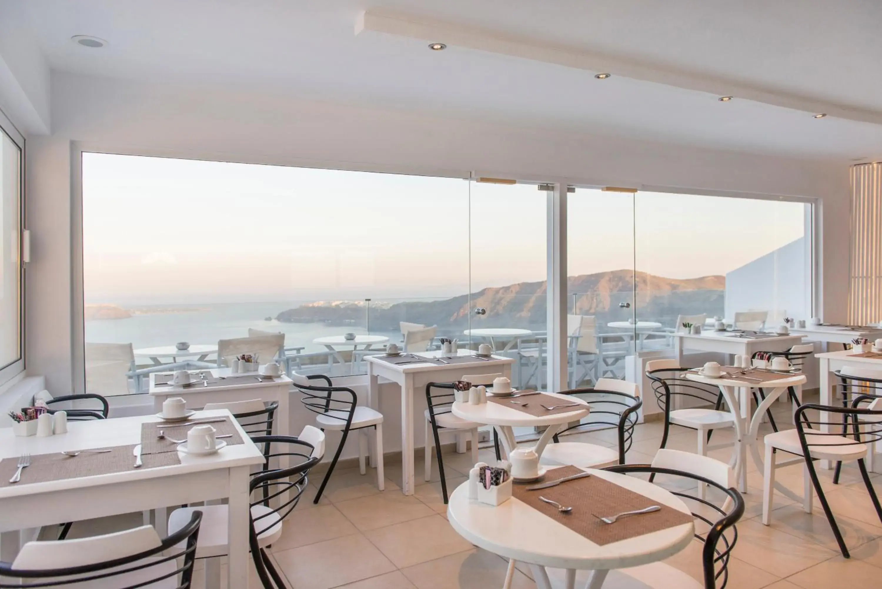 Lounge or bar in Gizis Exclusive Lounge or bar in Gizis Exclusive