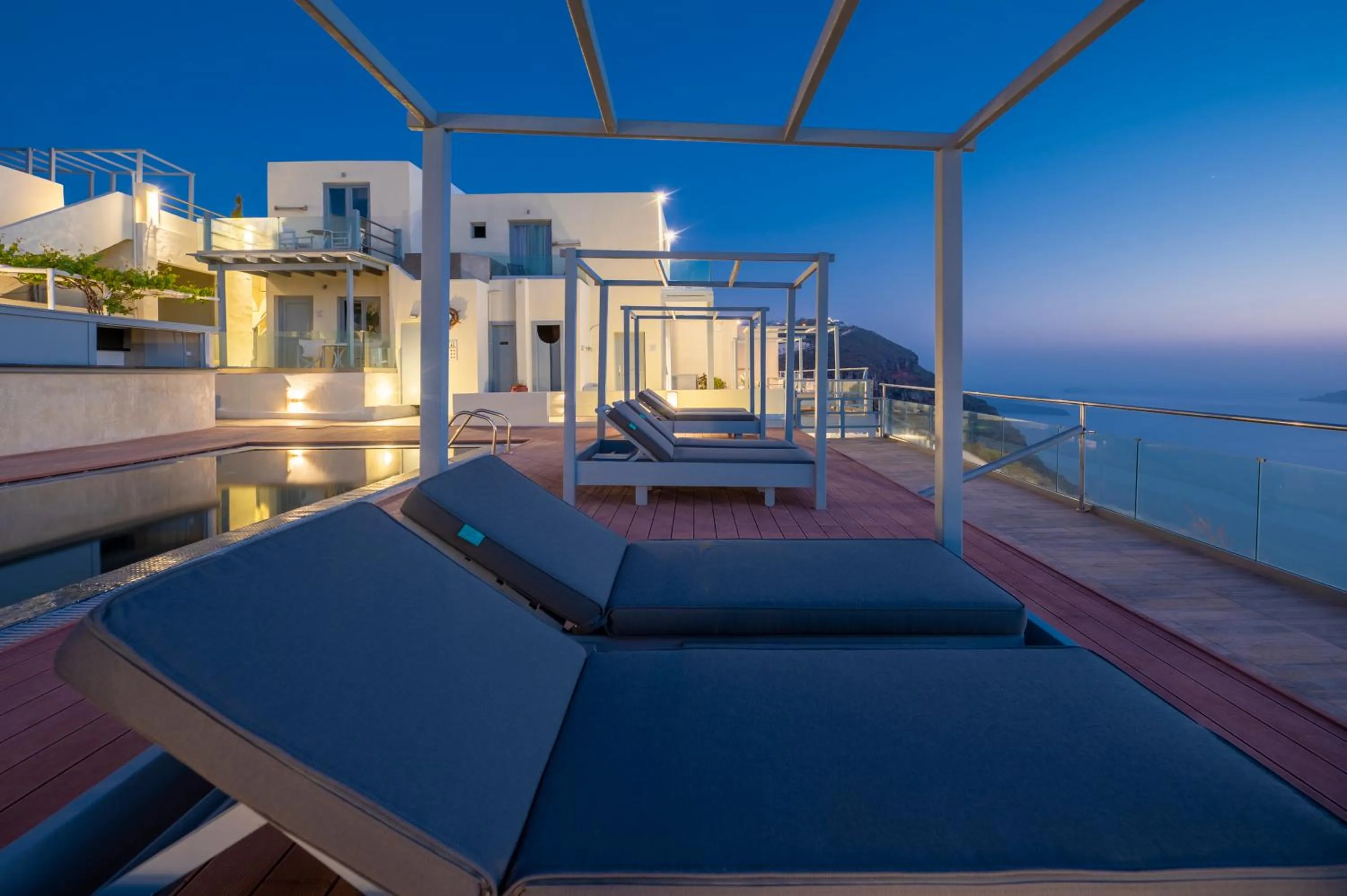 Swimming pool in Gizis Exclusive