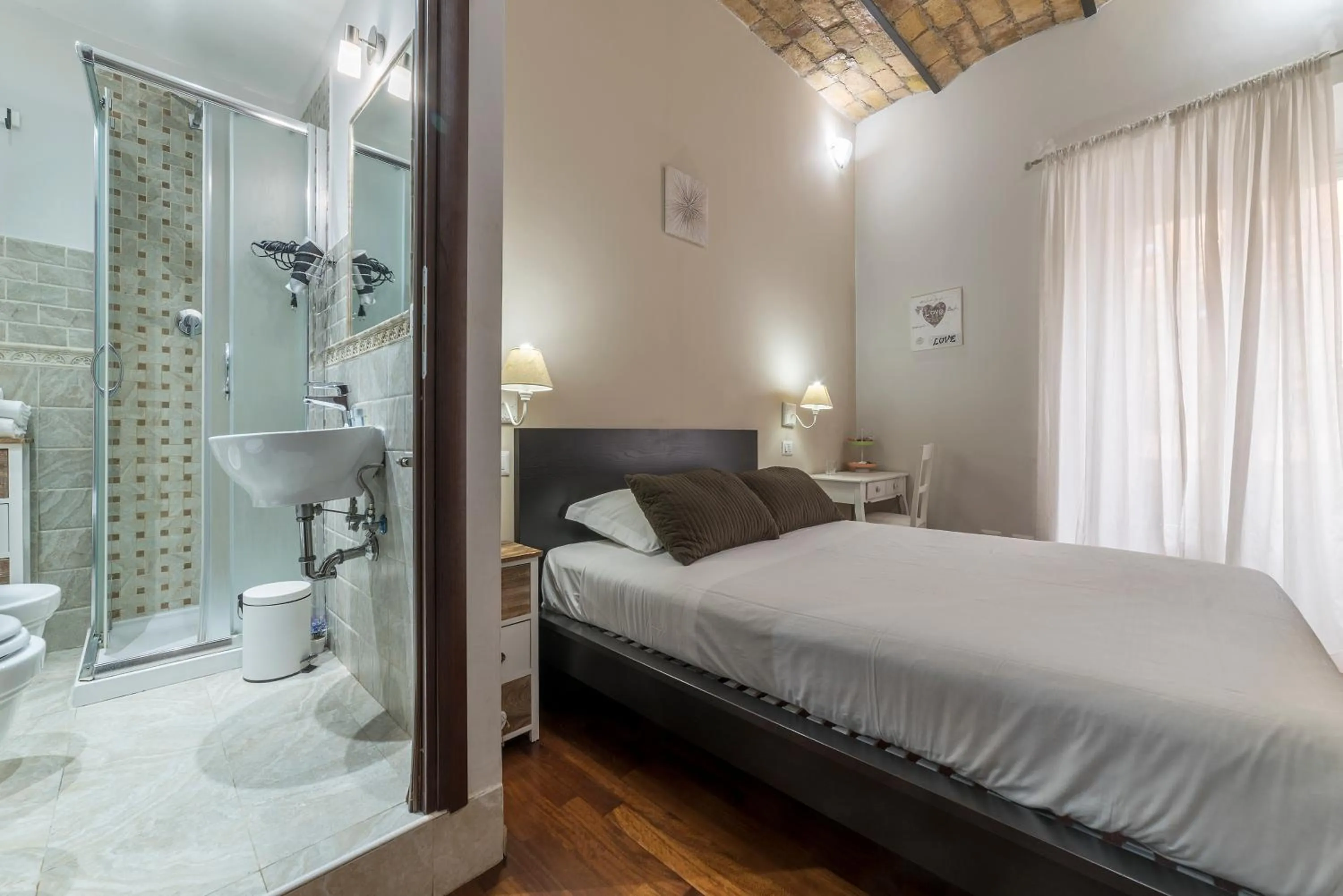 Photo of the whole room, Bed in Residenza Sistina