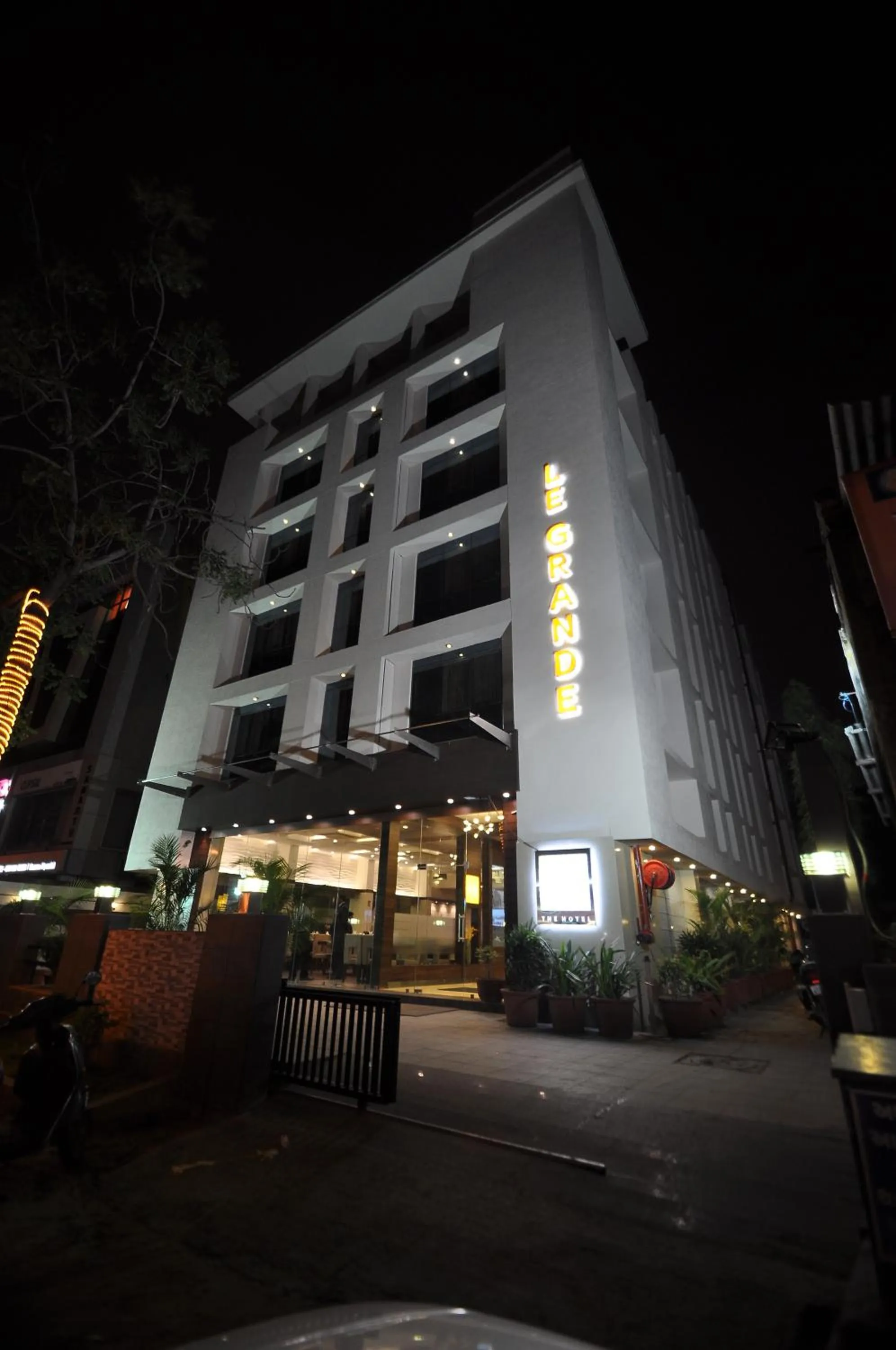 Property building in Le Grande Residency -Unmarried Couples are not Allowed