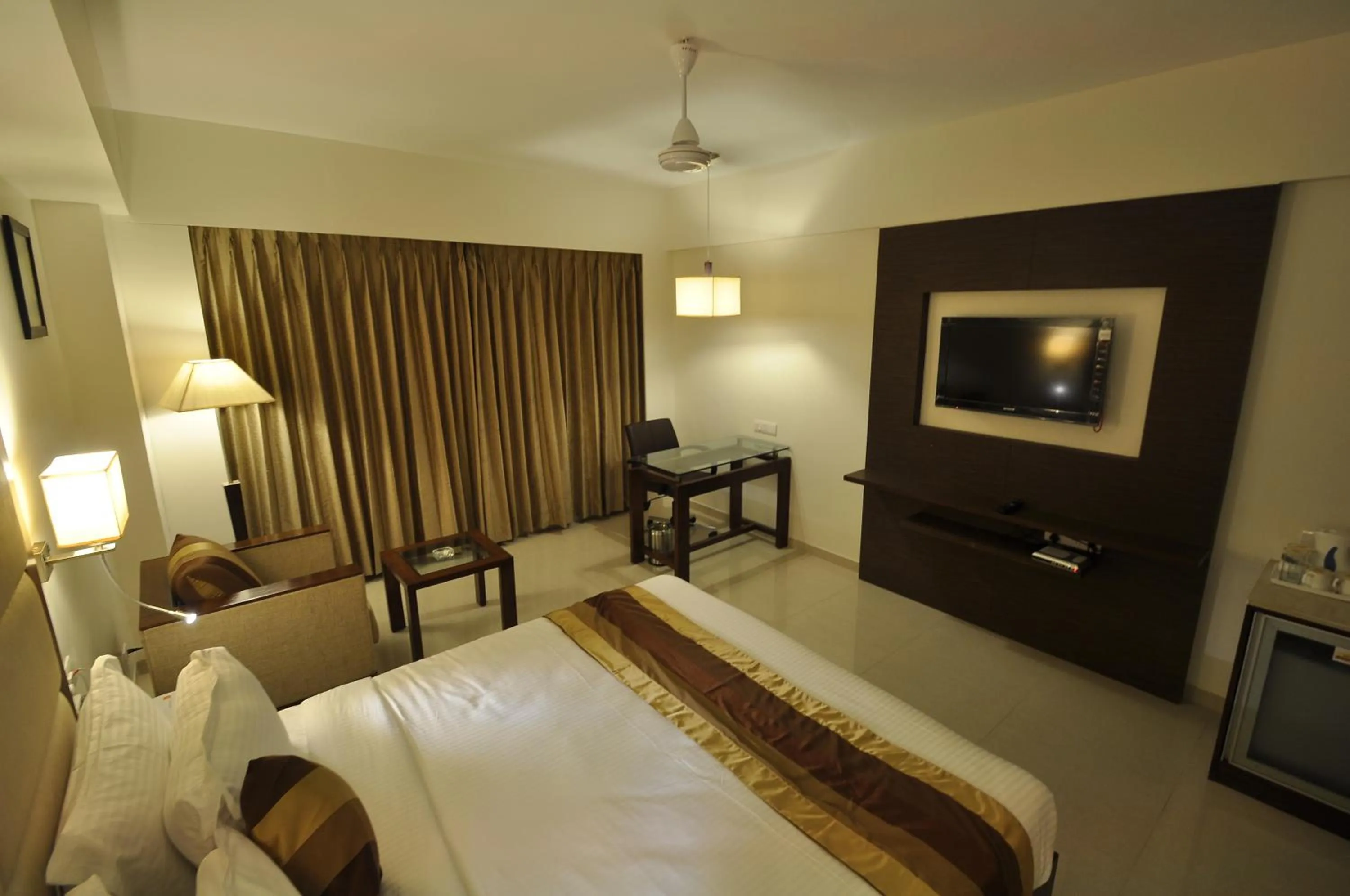 TV and multimedia in Le Grande Residency -Unmarried Couples are not Allowed