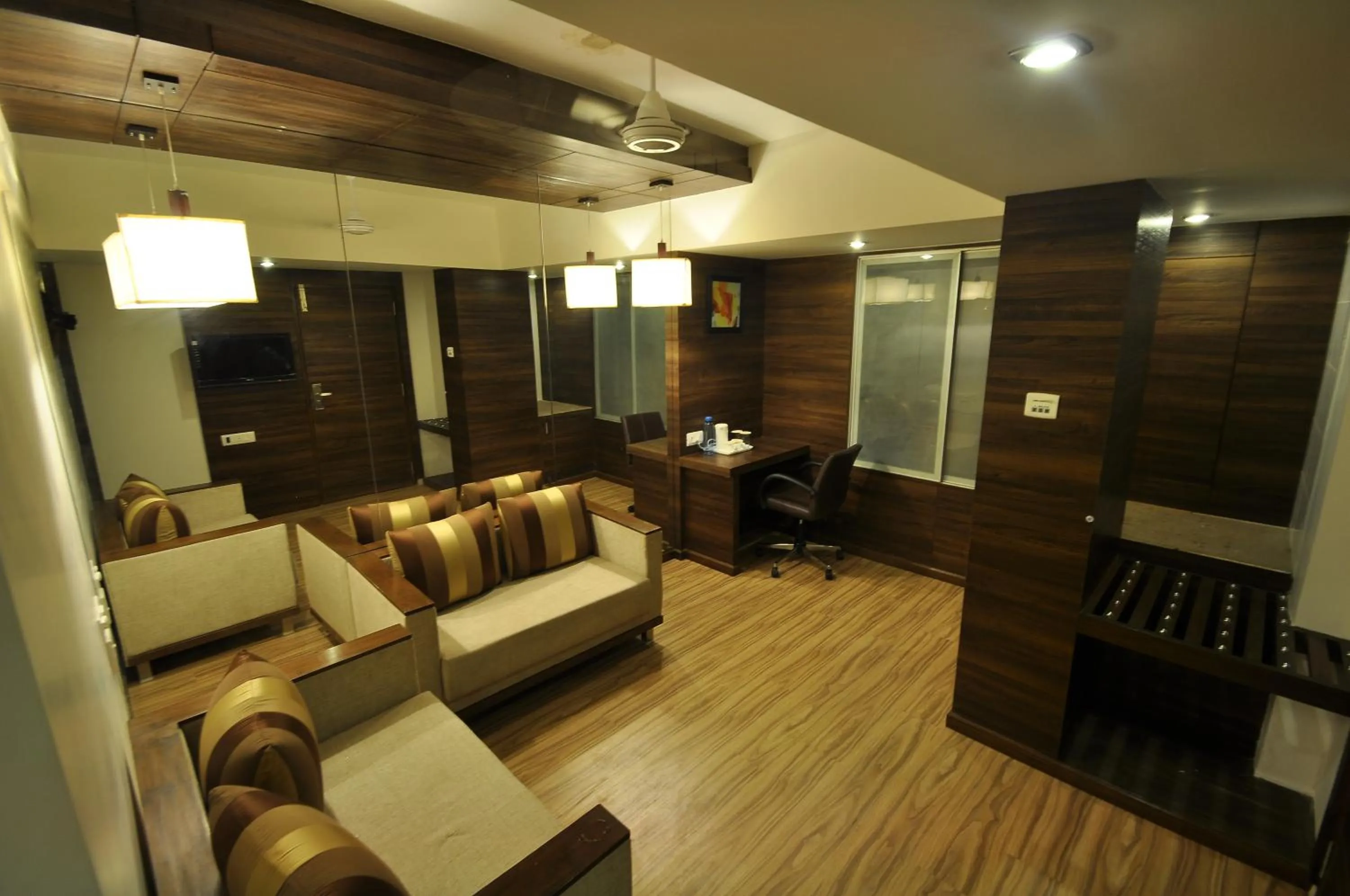 Other in Le Grande Residency -Unmarried Couples are not Allowed