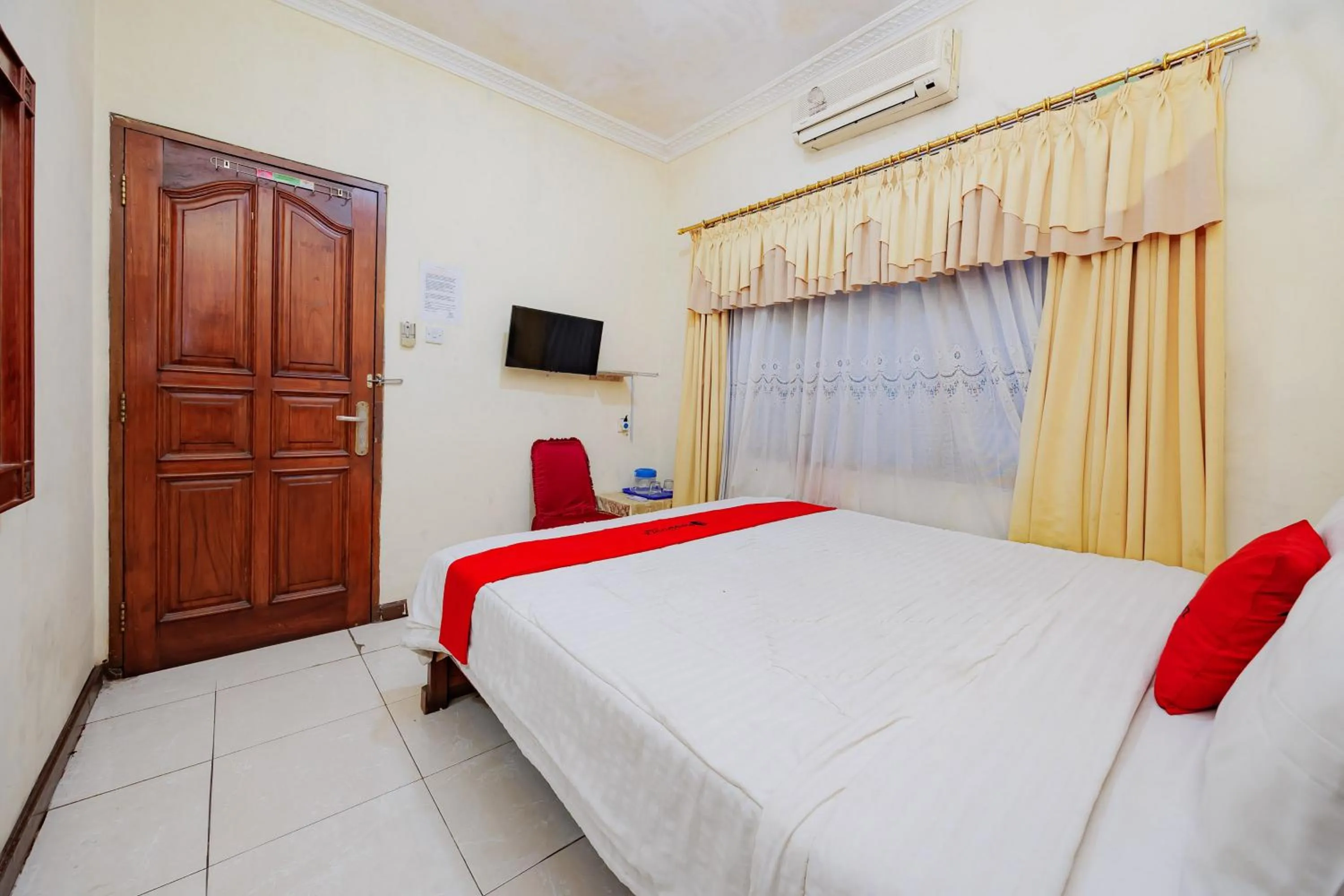 Bedroom in RedDoorz at Hotel Andalus Puncak