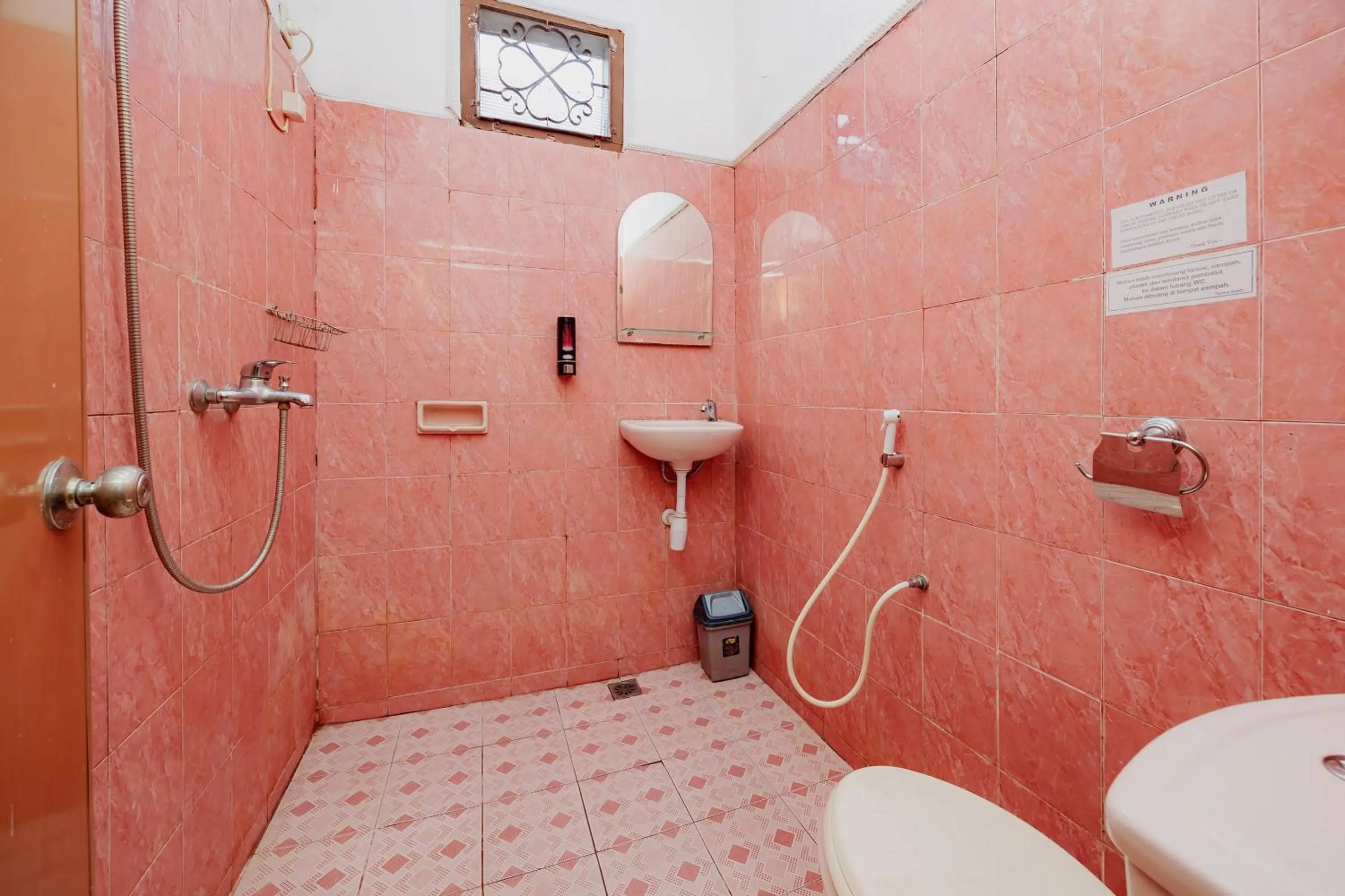 Bathroom in RedDoorz at Hotel Andalus Puncak