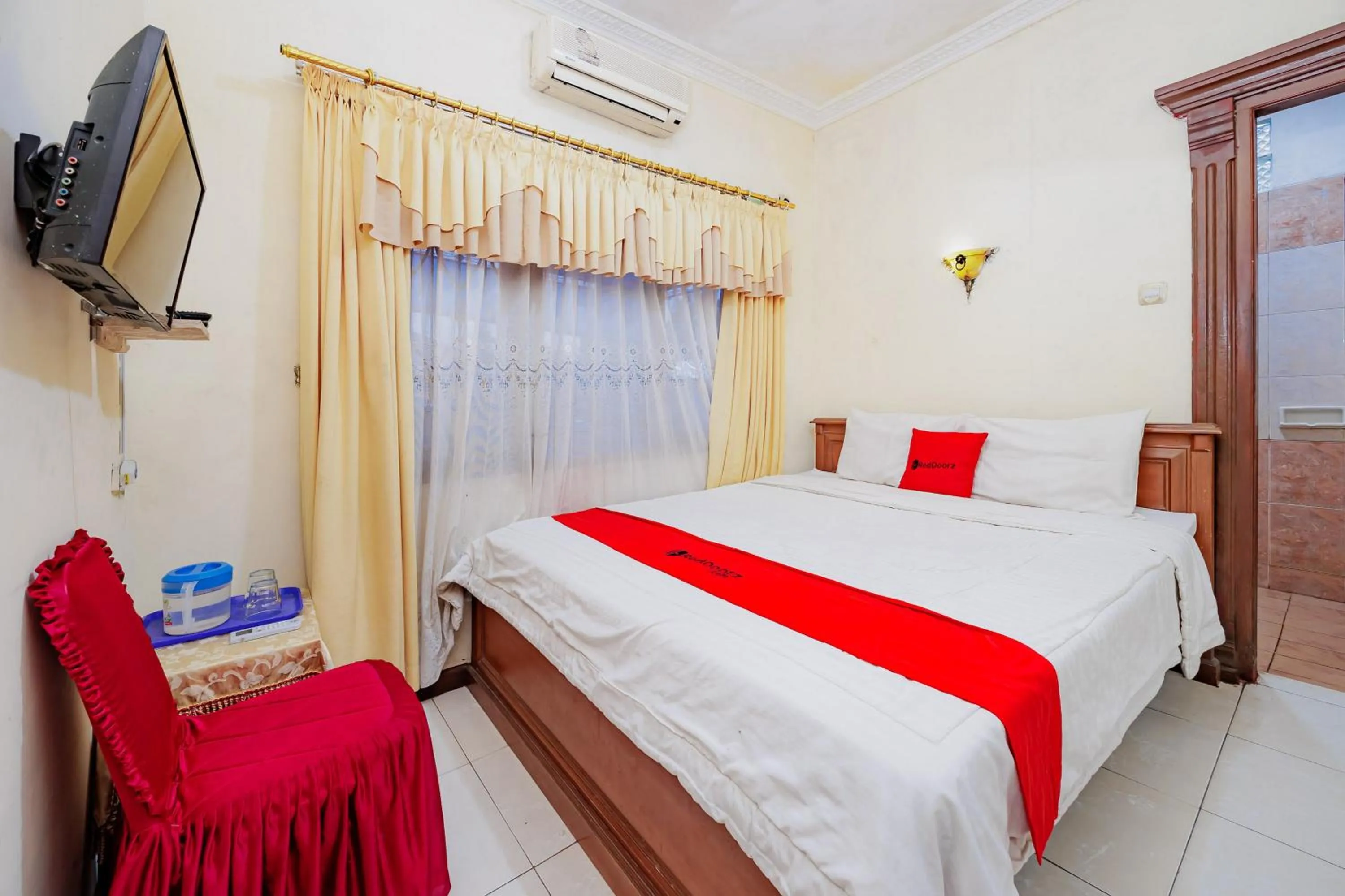 Bedroom in RedDoorz at Hotel Andalus Puncak