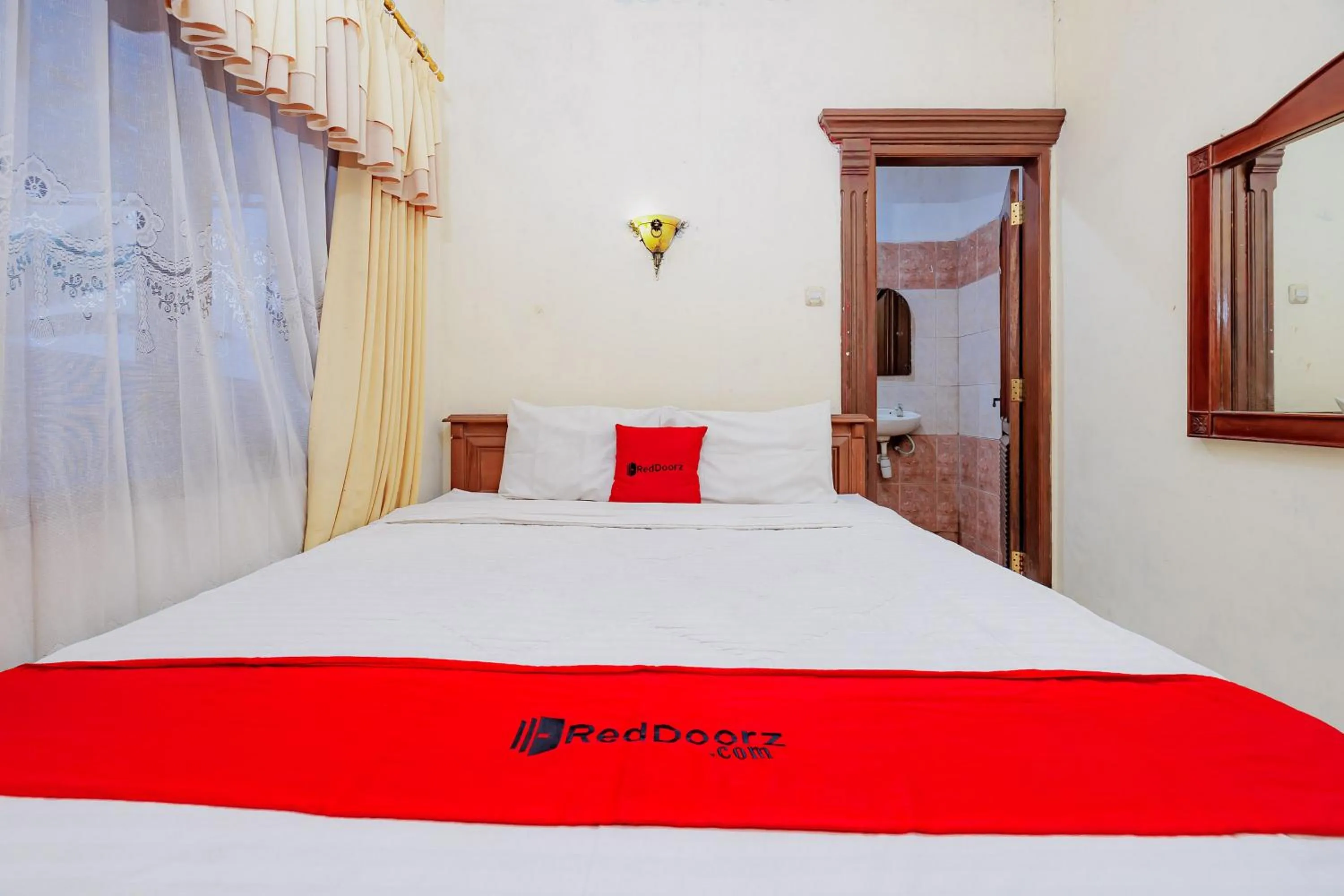 Bedroom in RedDoorz at Hotel Andalus Puncak