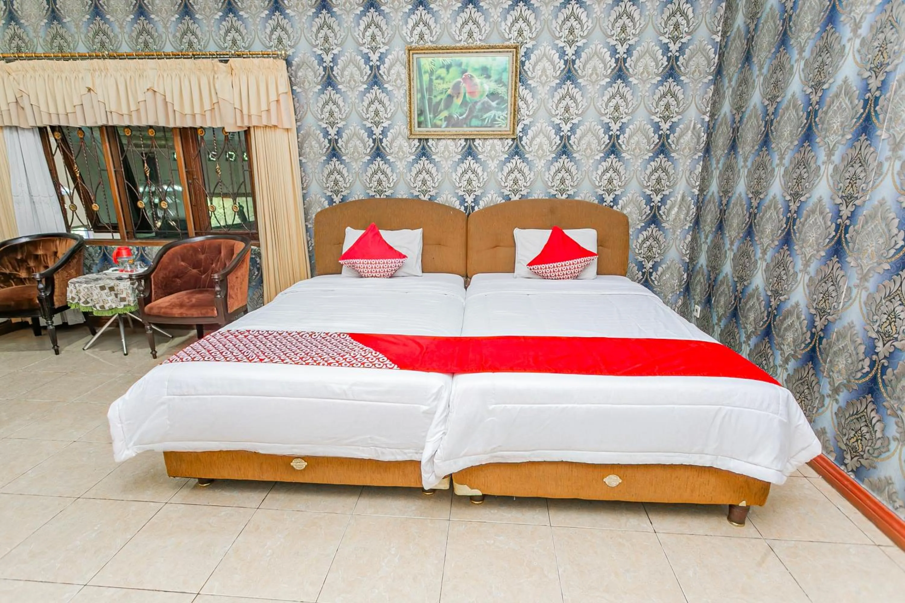 Superior Twin Room in RedDoorz at Hotel Andalus Puncak