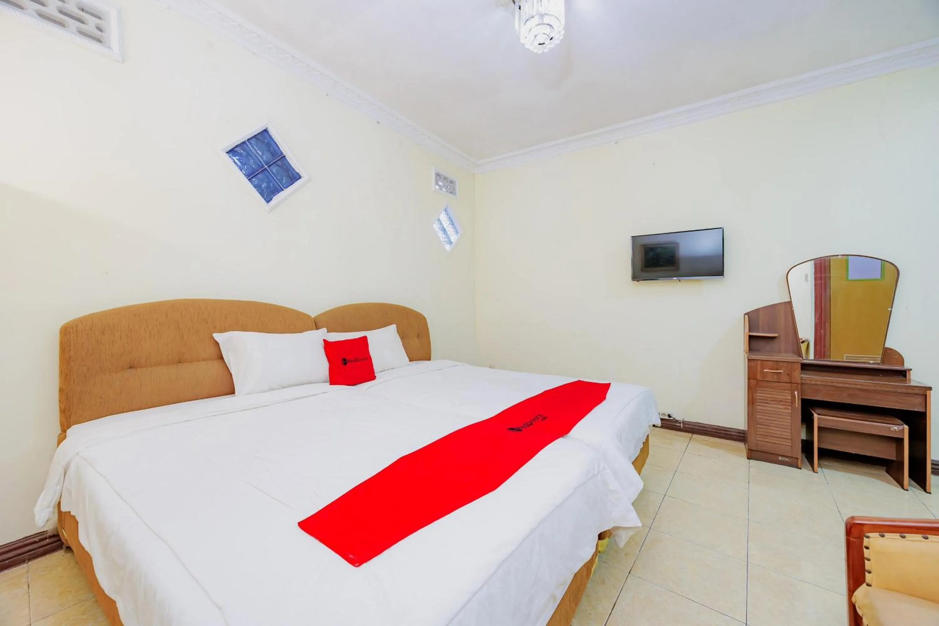 Bedroom in RedDoorz at Hotel Andalus Puncak