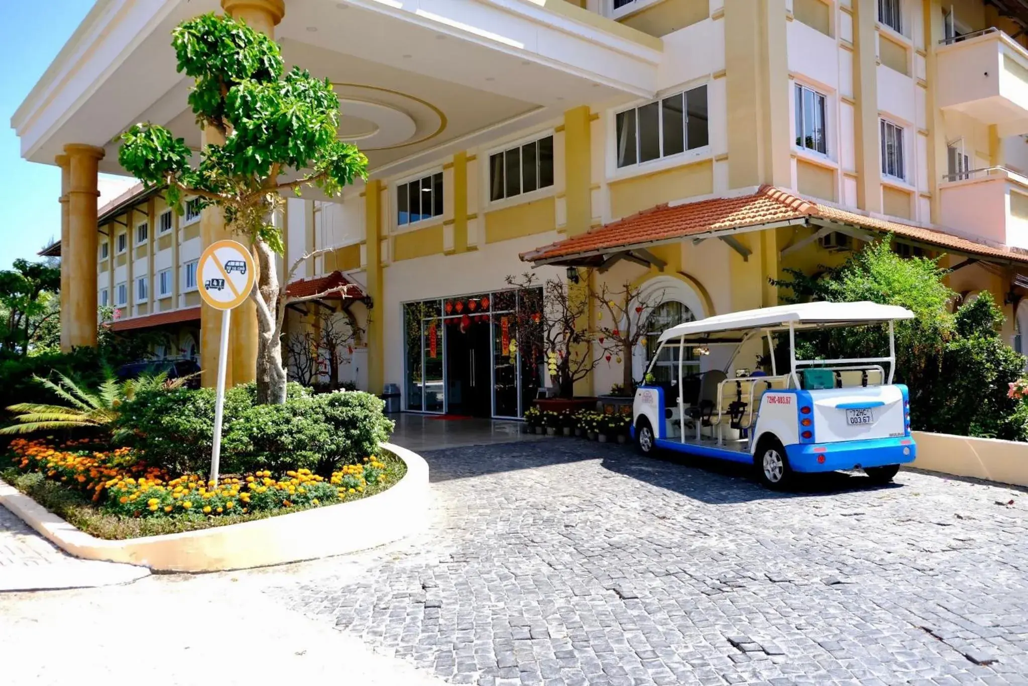 Property building in Tan Son Nhat Con Dao Resort Property building in Tan Son Nhat Con Dao Resort