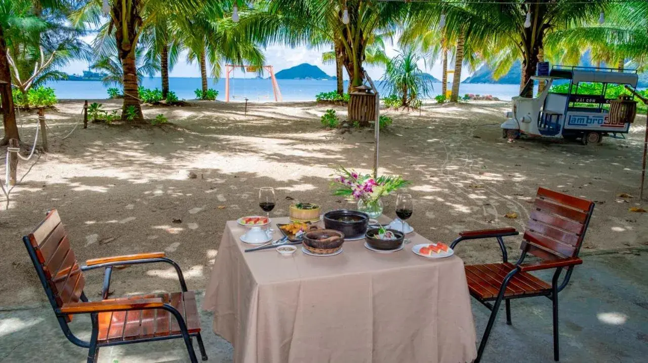 Restaurant/places to eat in Tan Son Nhat Con Dao Resort Restaurant/places to eat in Tan Son Nhat Con Dao Resort