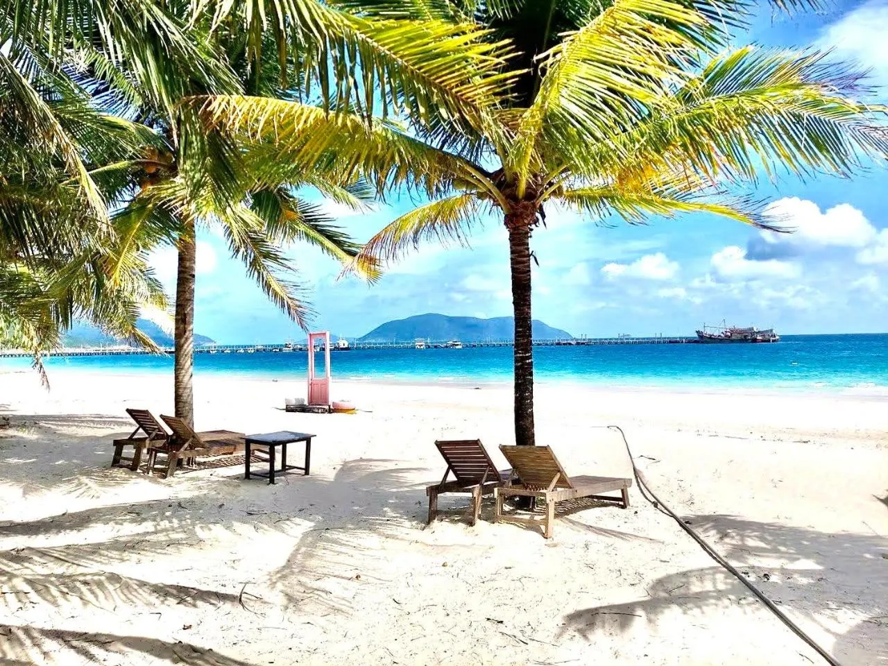 Beach in Tan Son Nhat Con Dao Resort