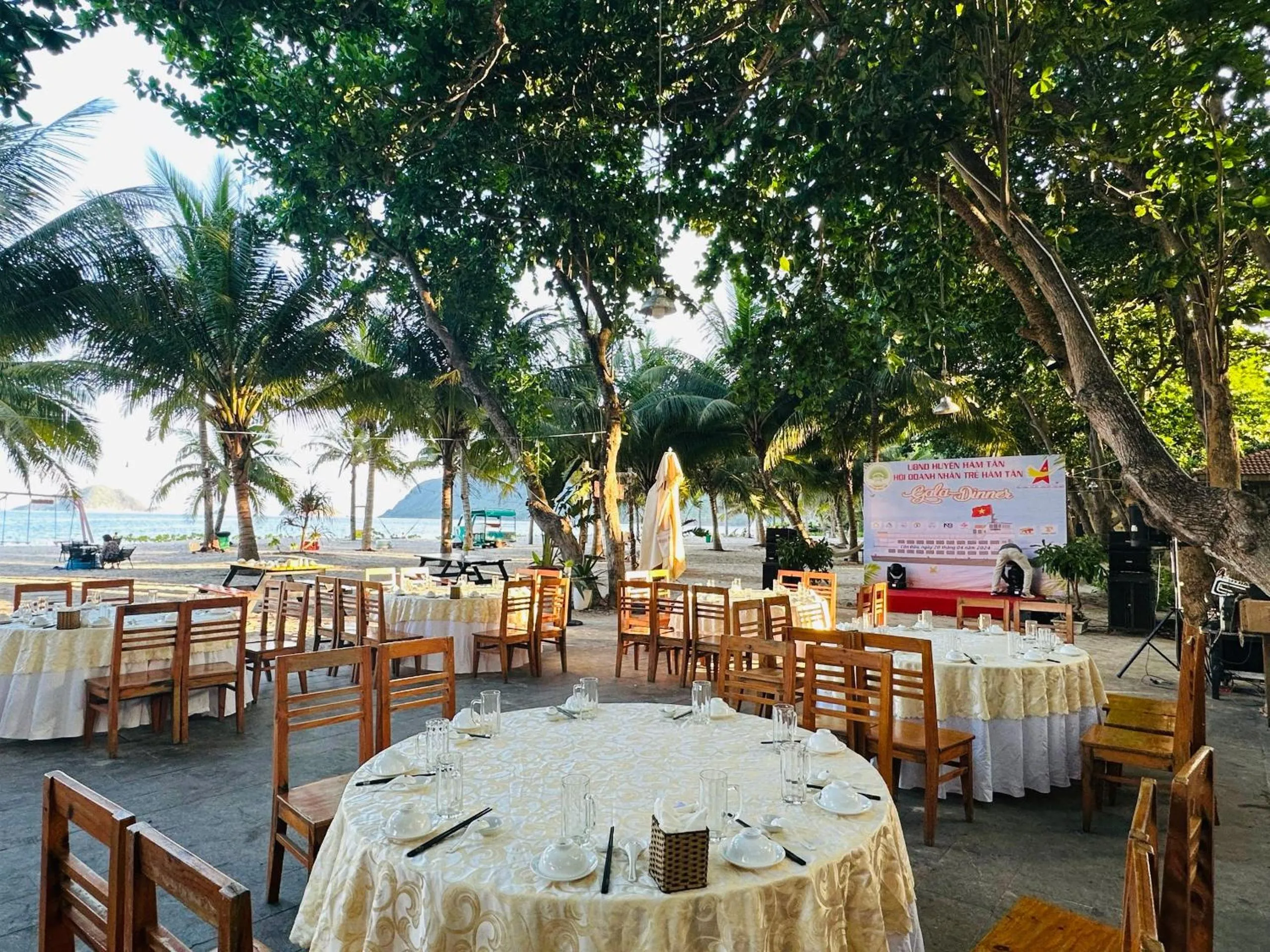 Restaurant/places to eat in Tan Son Nhat Con Dao Resort