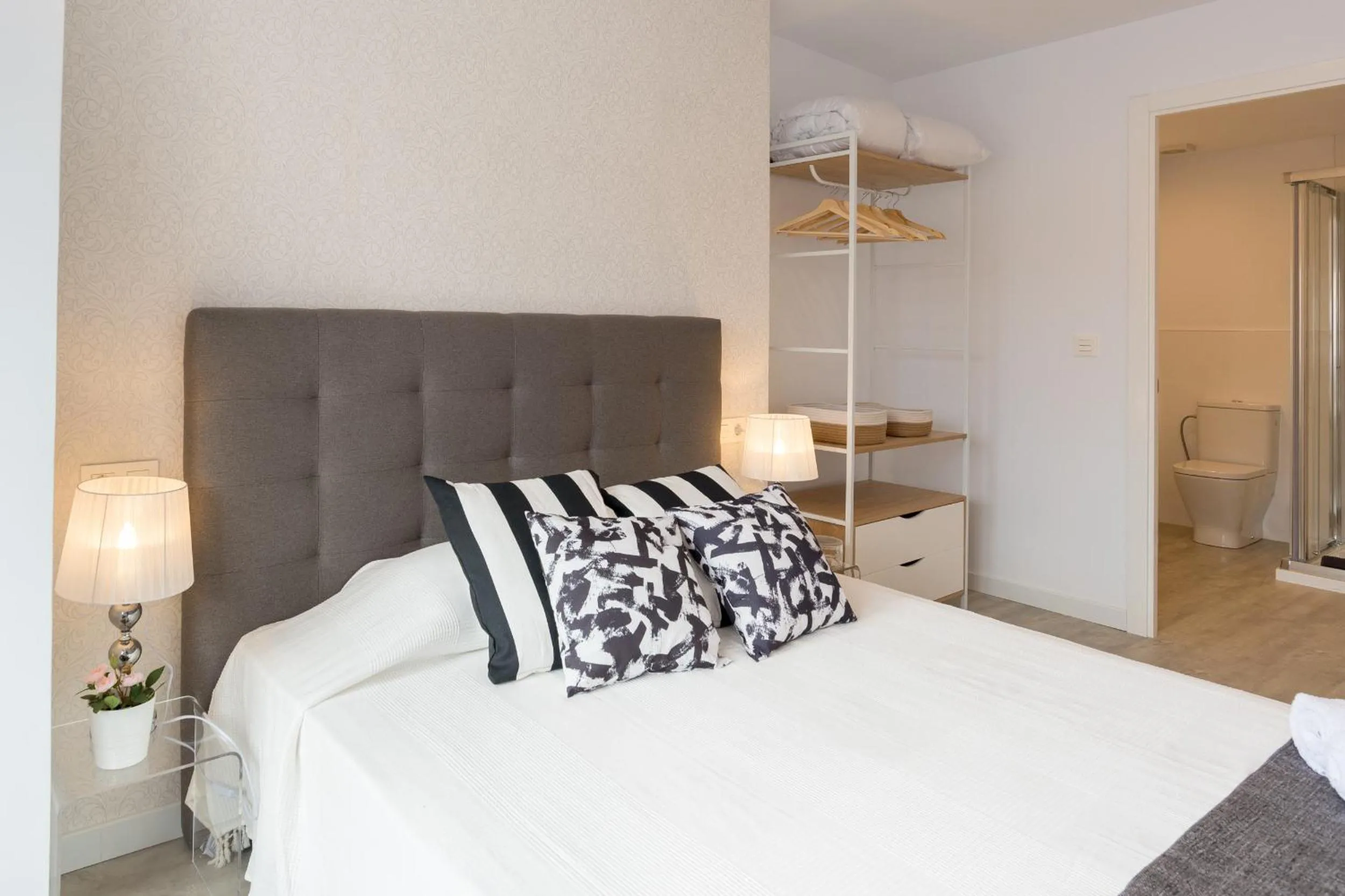 Other, Bed in Urbe10 Angel Ganivet 2 Bedrooms Apartment