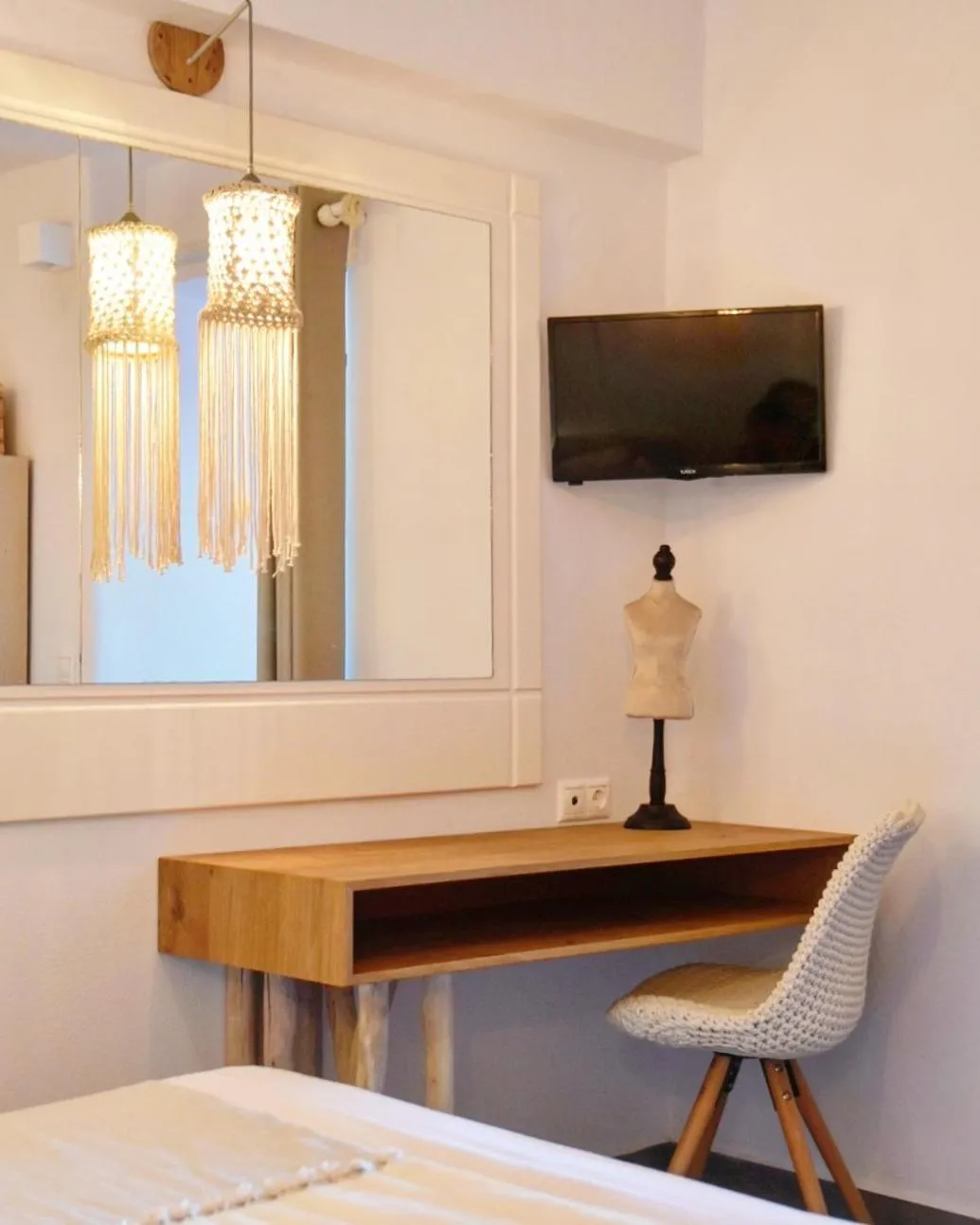 TV and multimedia, Bed in Angelos Design Suites