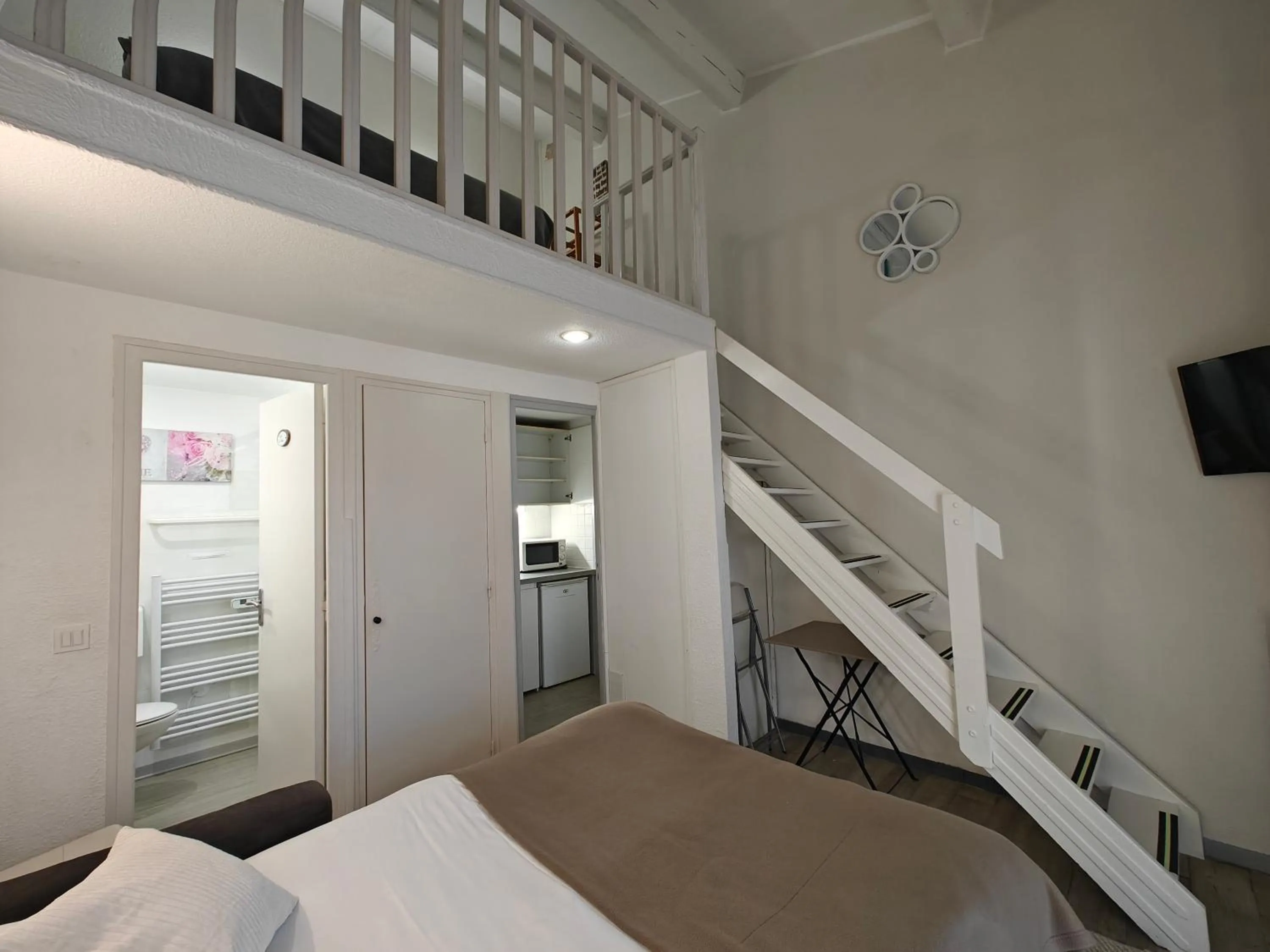 TV and multimedia, Bed in Auberge Des Pins