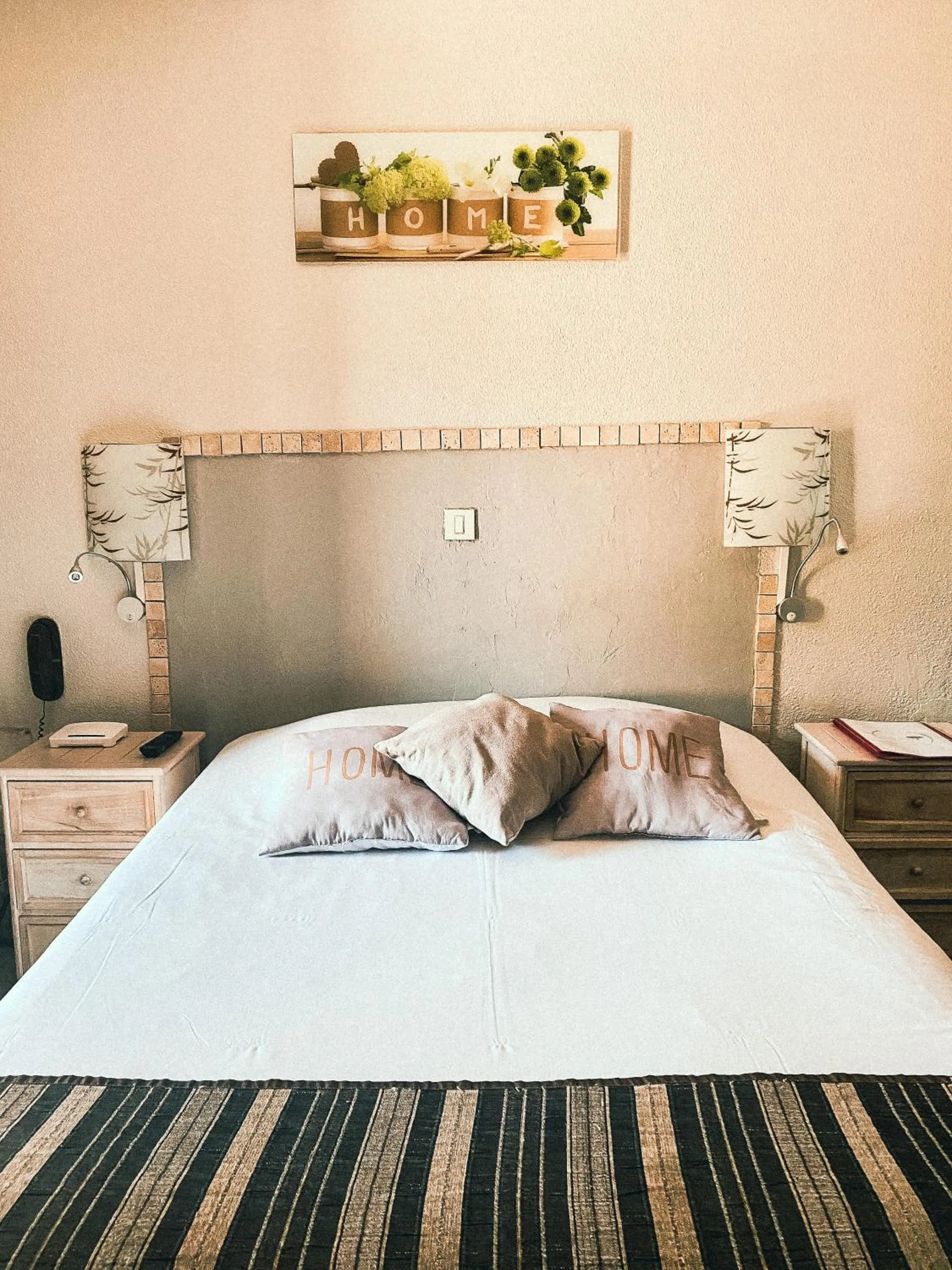 Property building, Bed in Auberge Des Pins