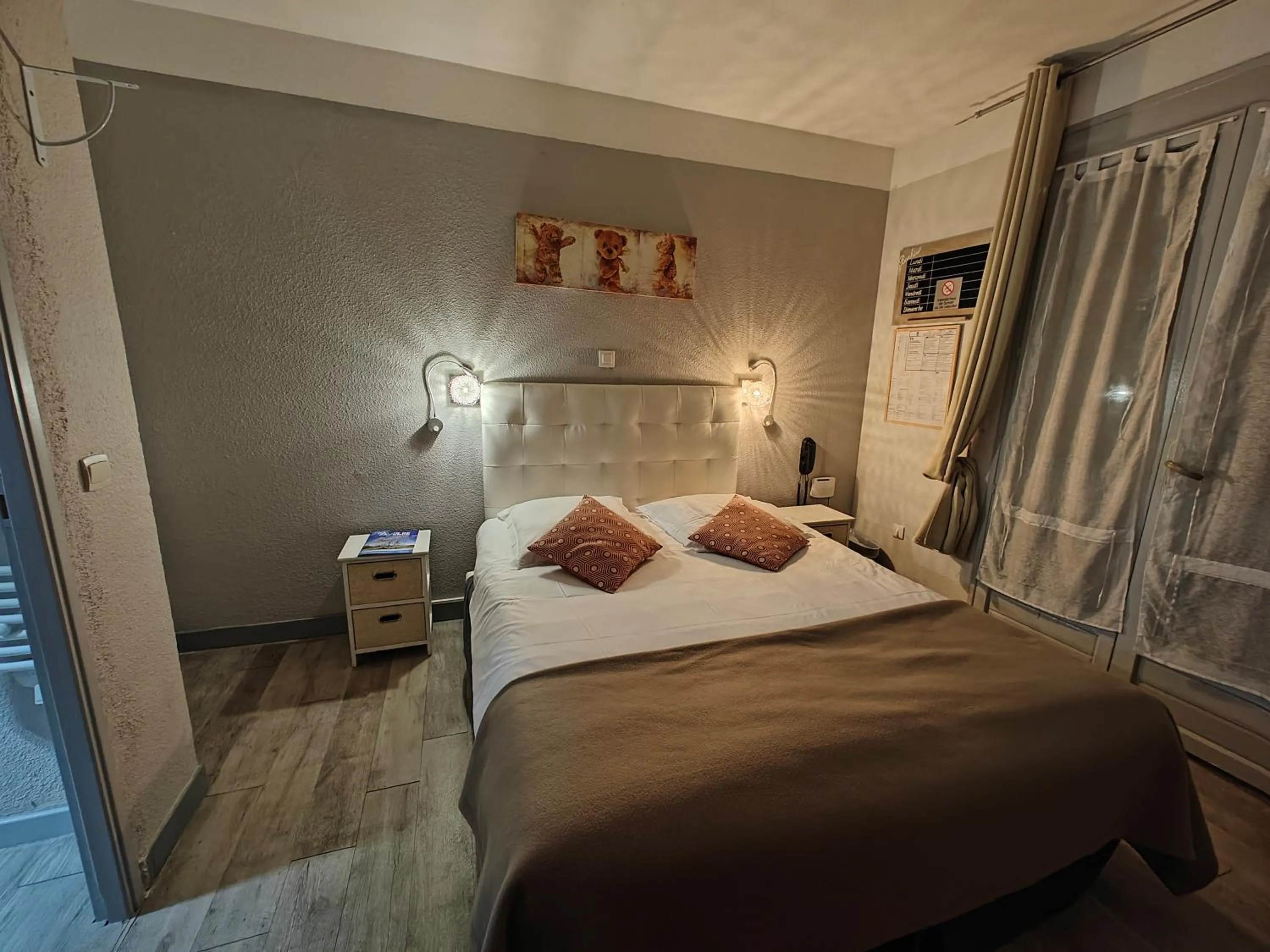 Bedroom, Bed in Auberge Des Pins