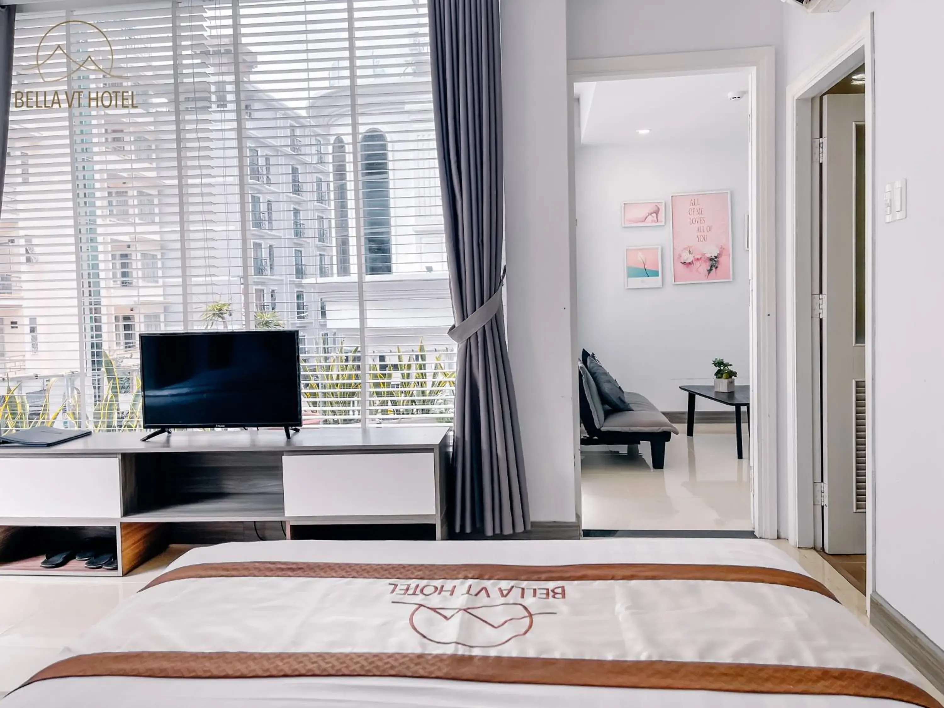 Communal lounge/ TV room, Bed in BELLA VT HOTEL Communal lounge/ TV room, Bed in BELLA VT HOTEL