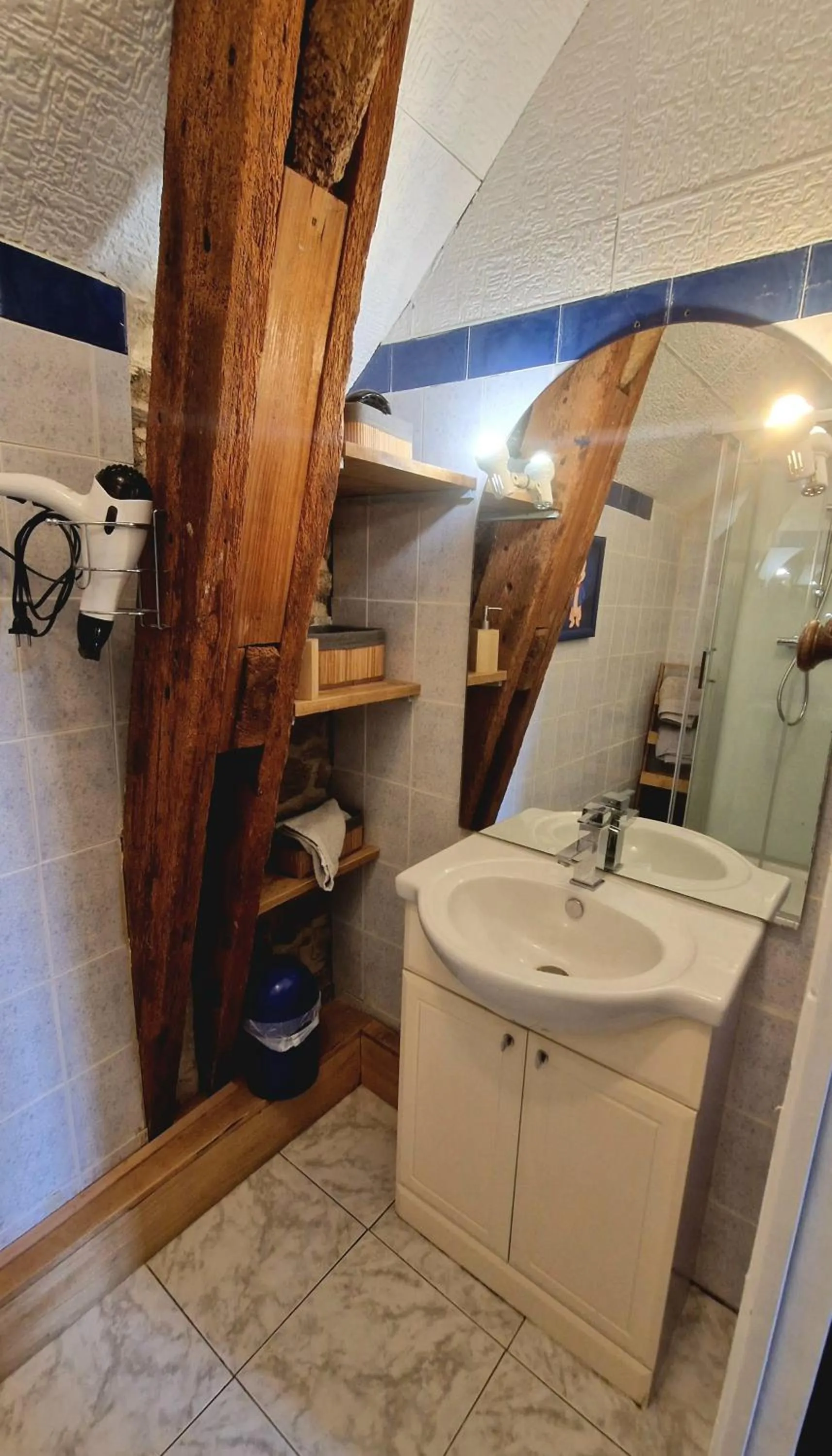 Bathroom in Chambres d'Hôtes du Manoir du Haut Salmon