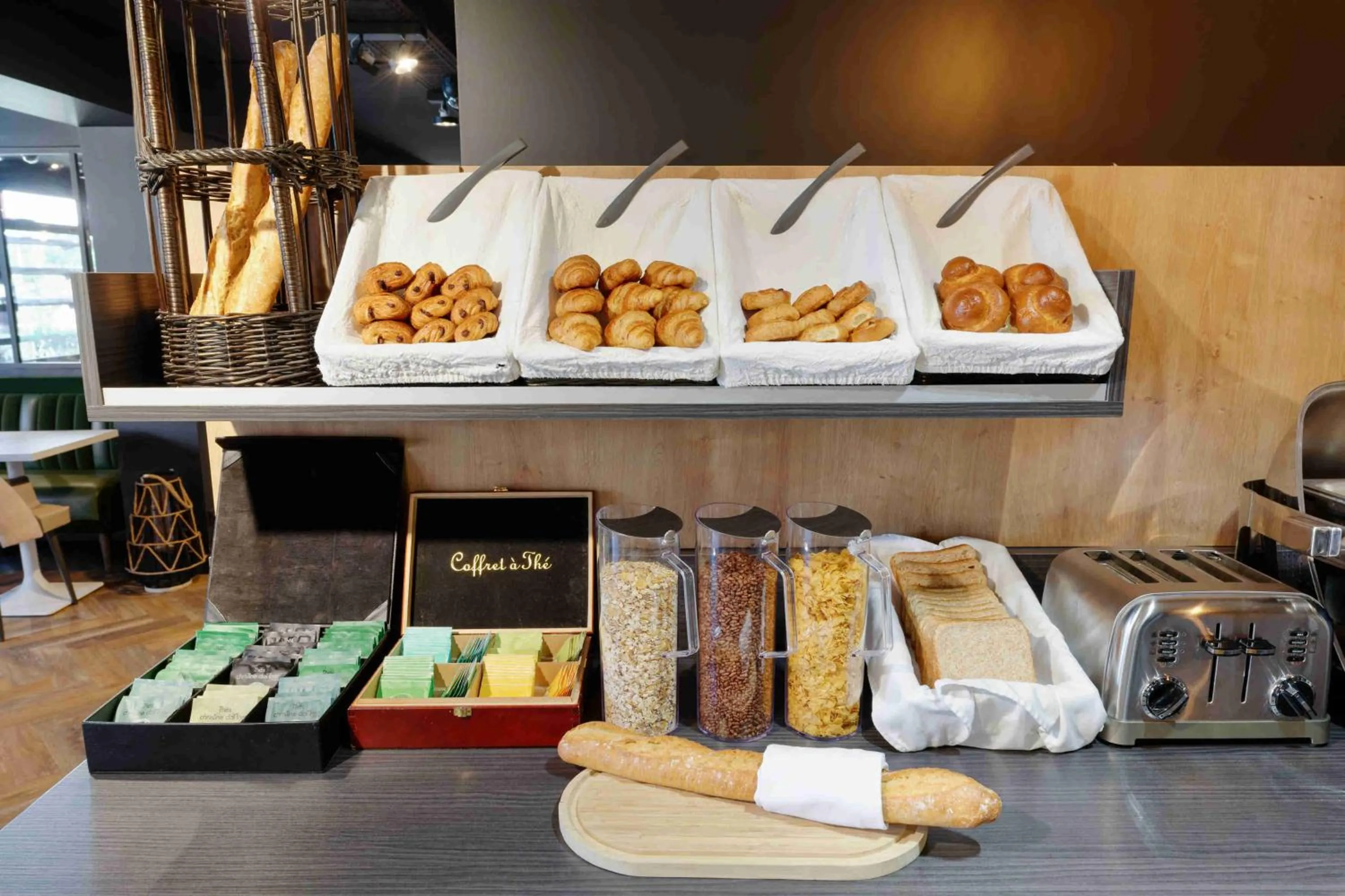 Restaurant/places to eat in Kyriad Crepy En Valois