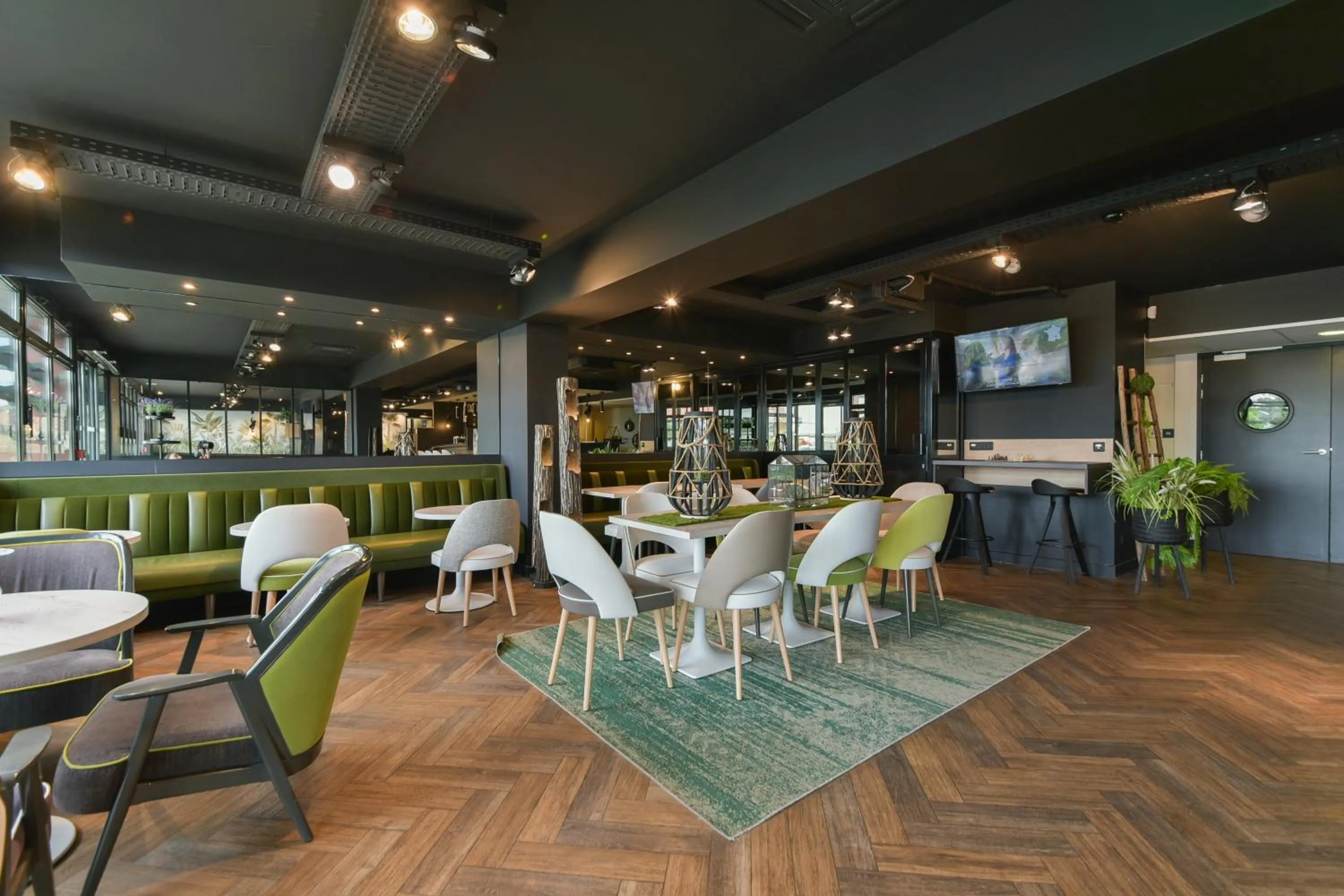 Seating area in Kyriad Crepy En Valois