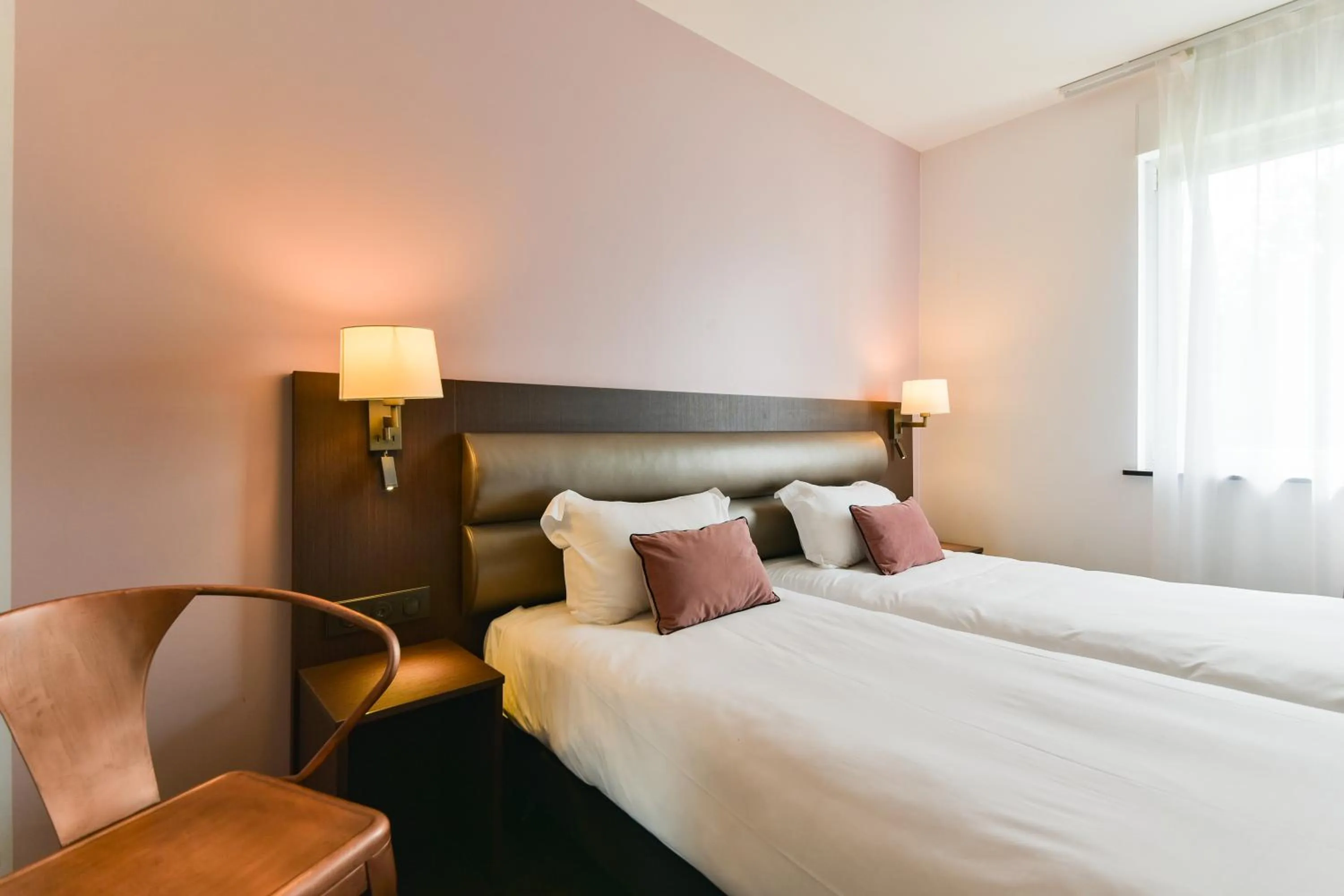 Bedroom, Bed in Kyriad Crepy En Valois