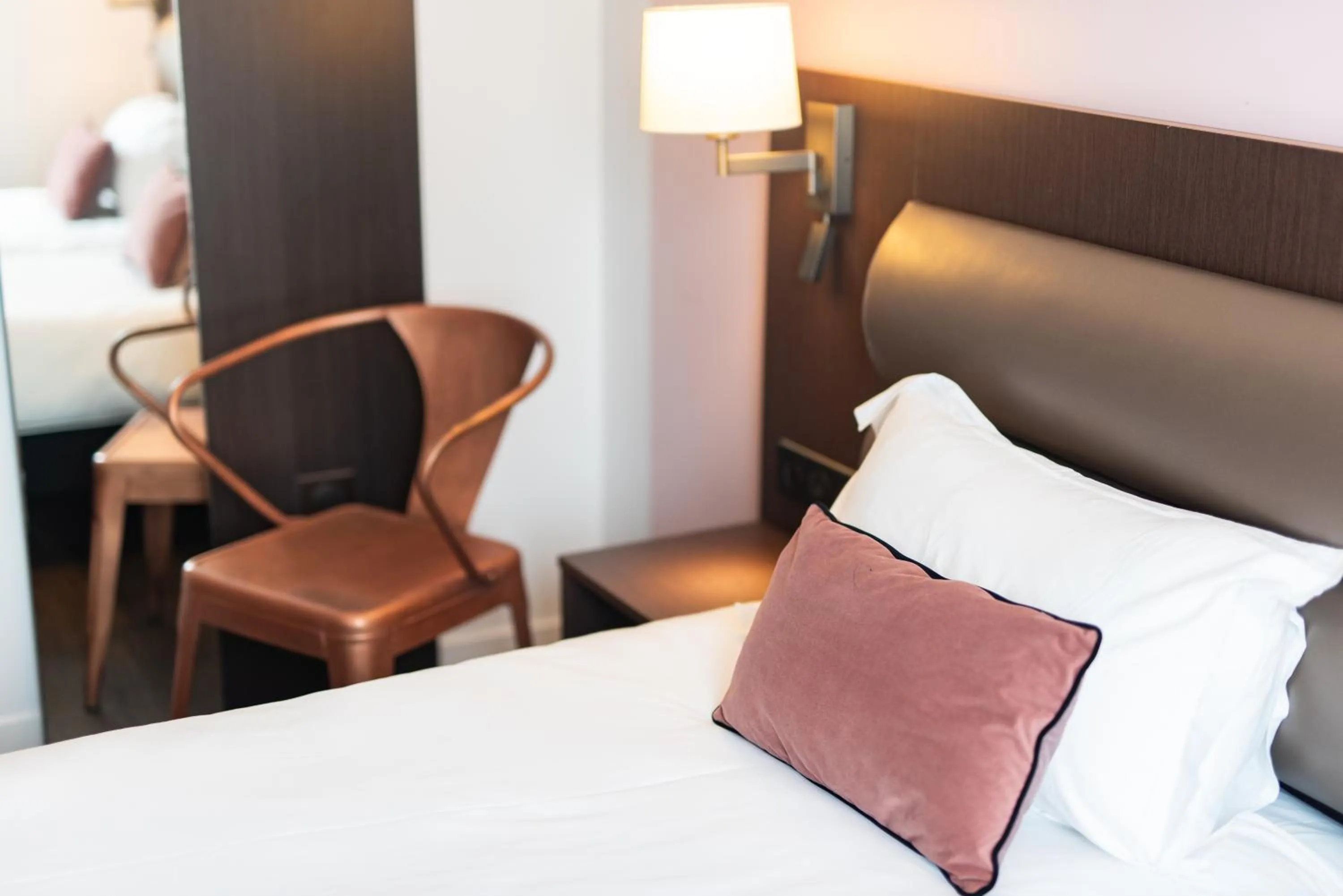 Bedroom, Bed in Kyriad Crepy En Valois