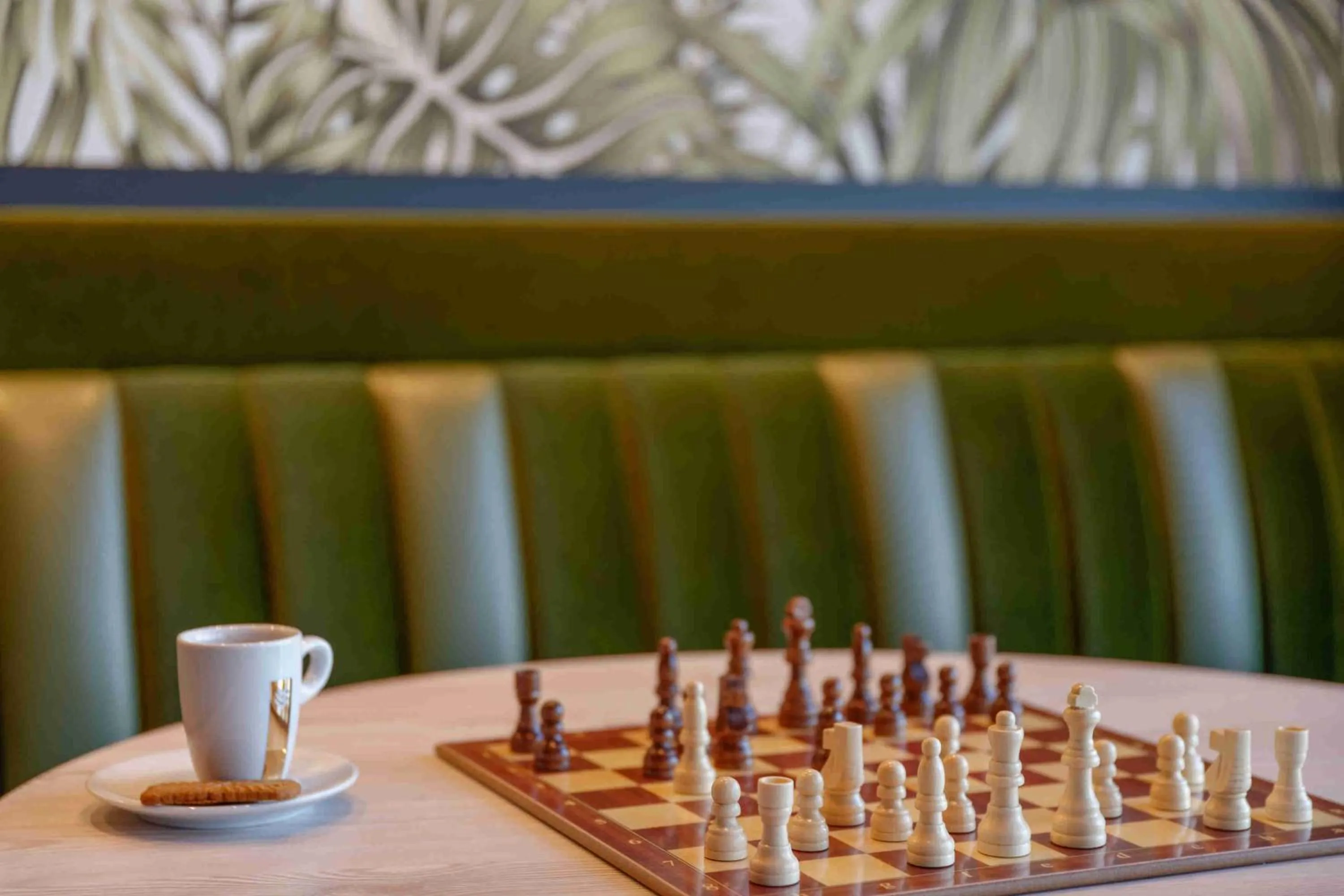 Communal lounge/ TV room in Kyriad Crepy En Valois