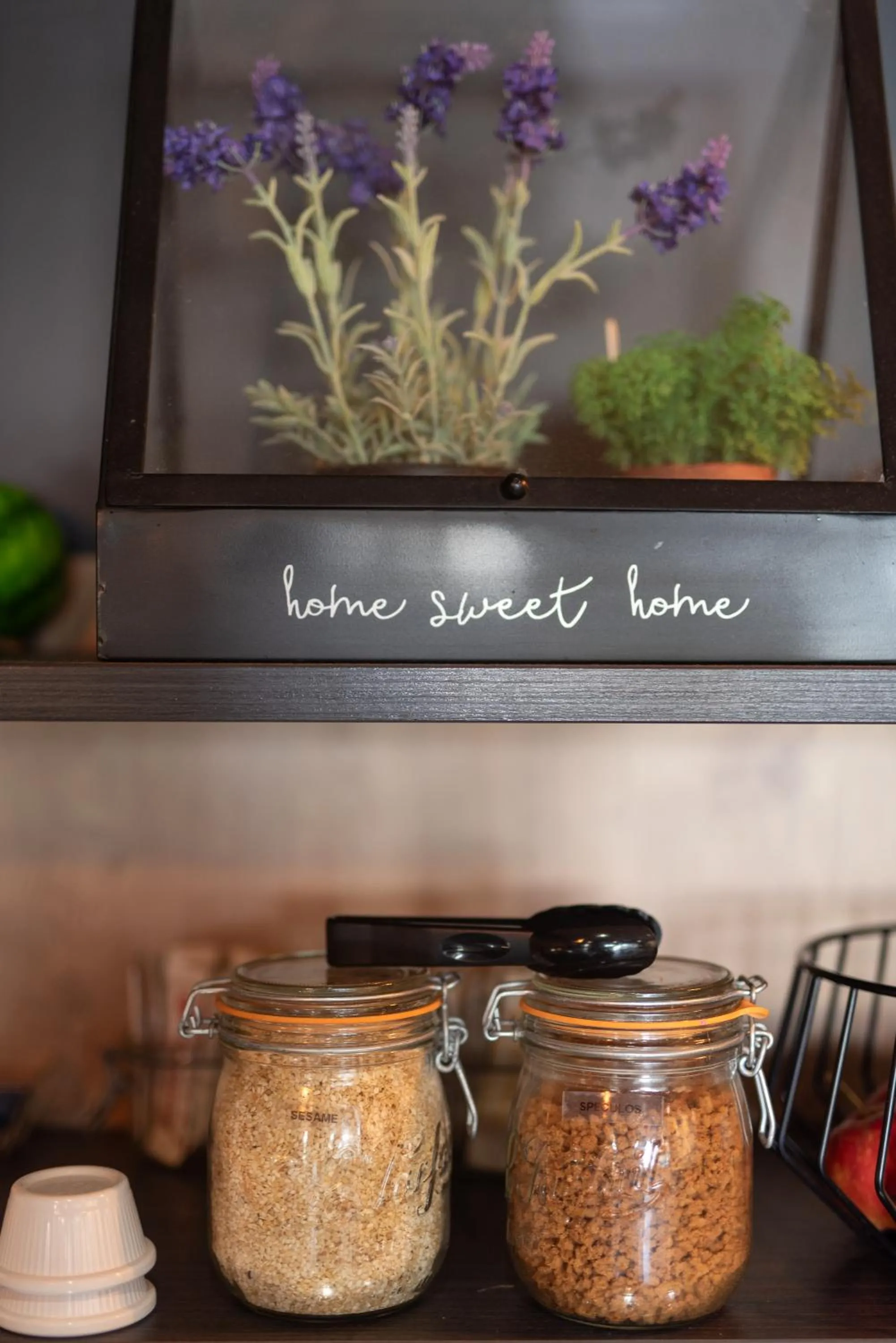 Decorative detail in Kyriad Crepy En Valois