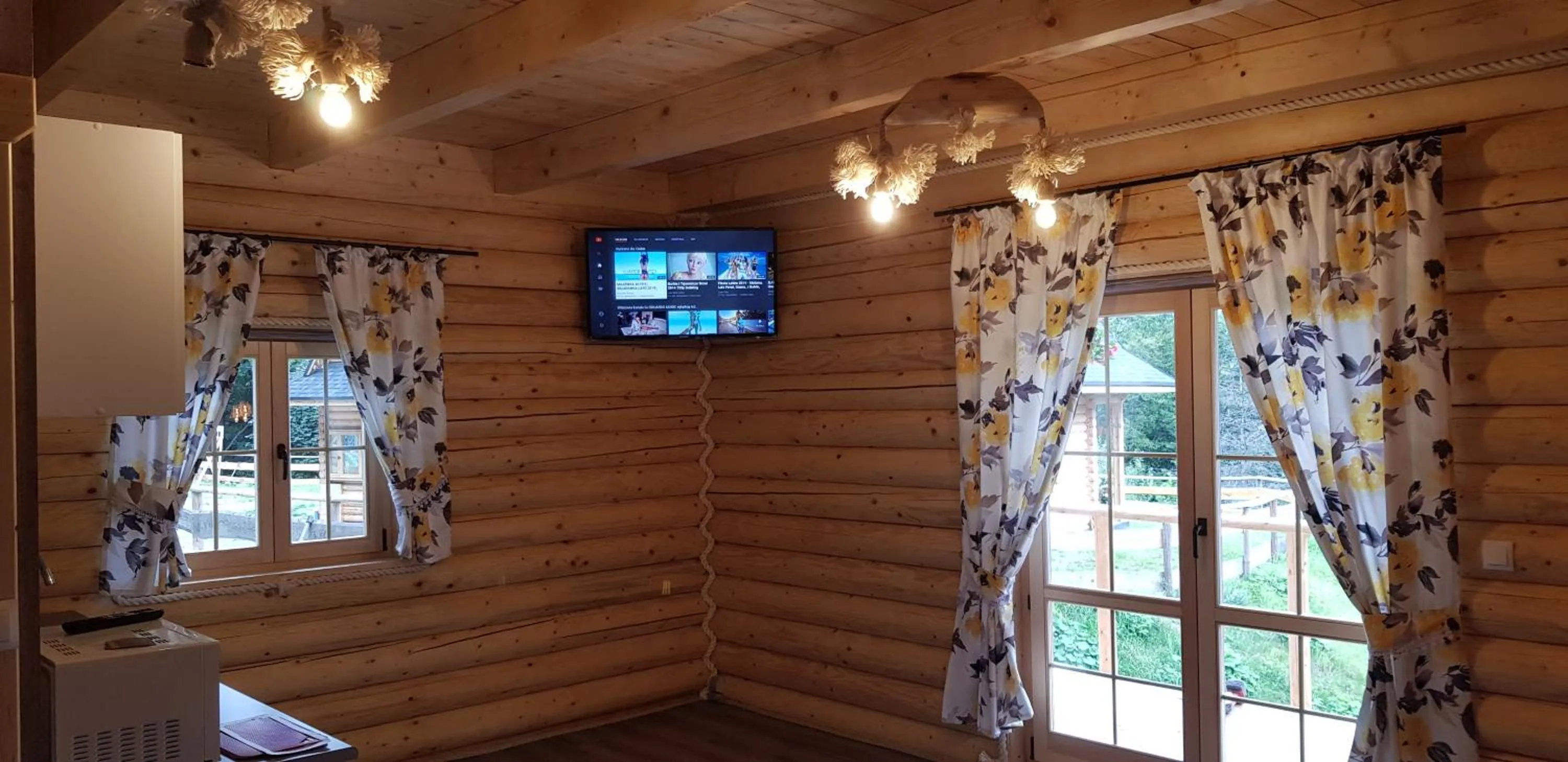 Communal lounge/ TV room in Cicha Polana