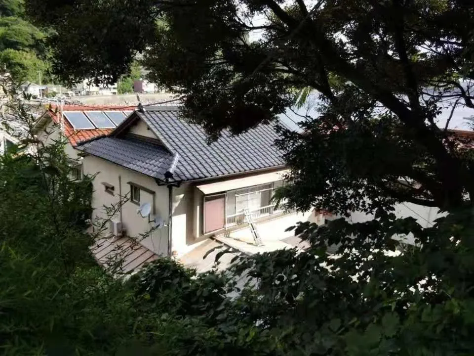 Property building in Izu Hokkawa Seaside Guesthouse 伊豆北川の家