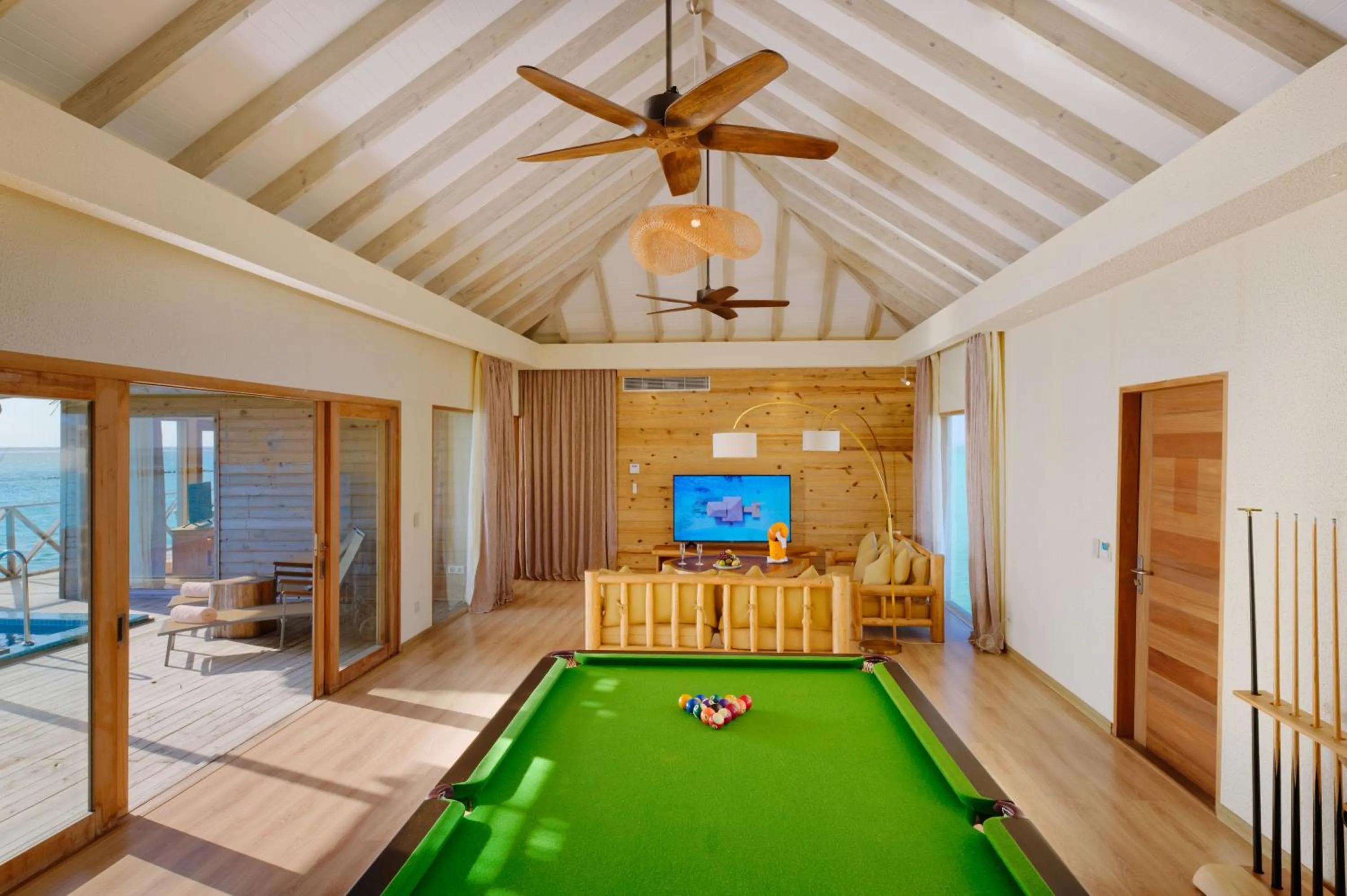 Communal lounge/ TV room in You & Me Maldives - Adults Only - Premium All-Inclusive