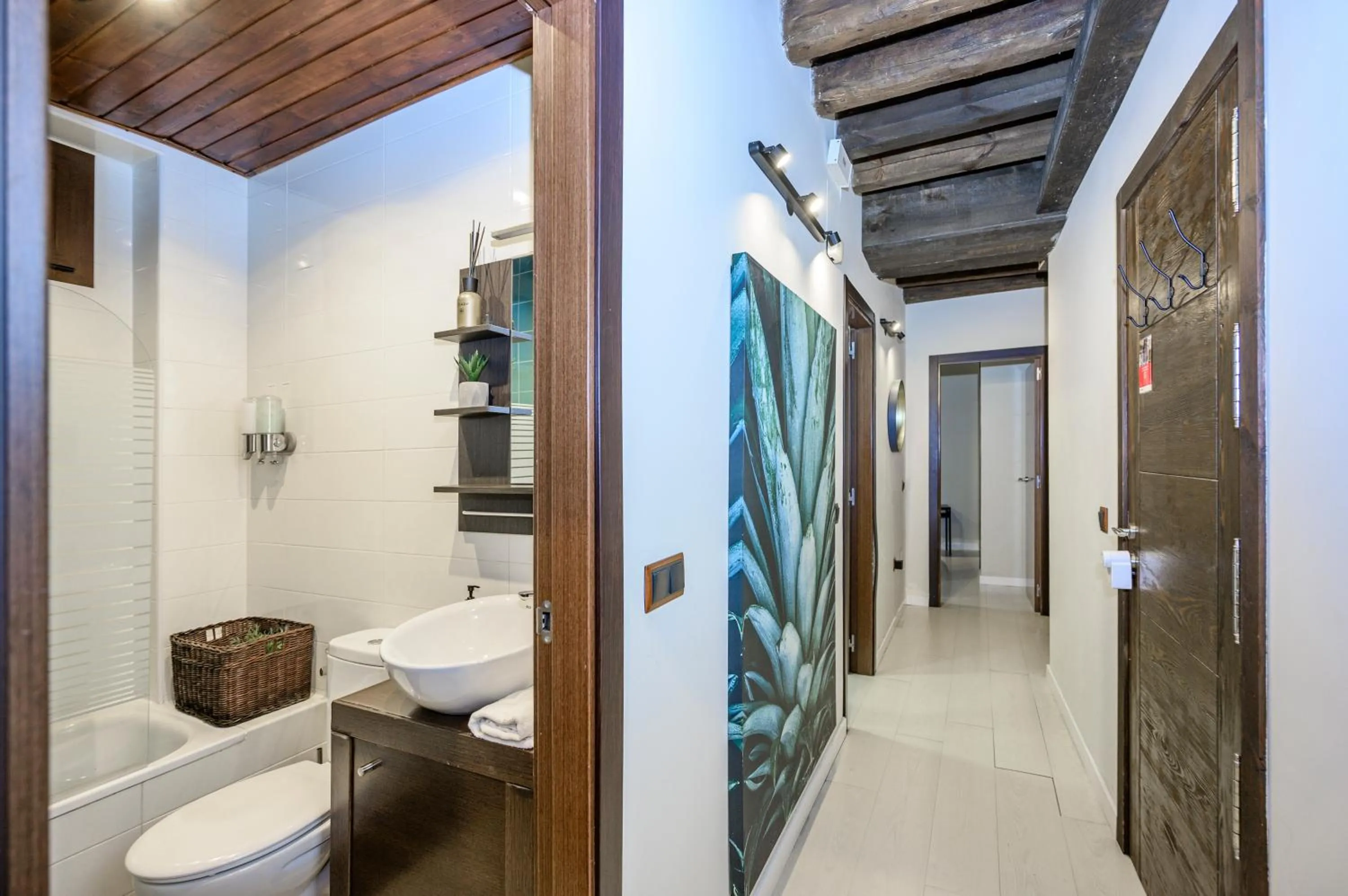 Shower in El Patio de Toledo