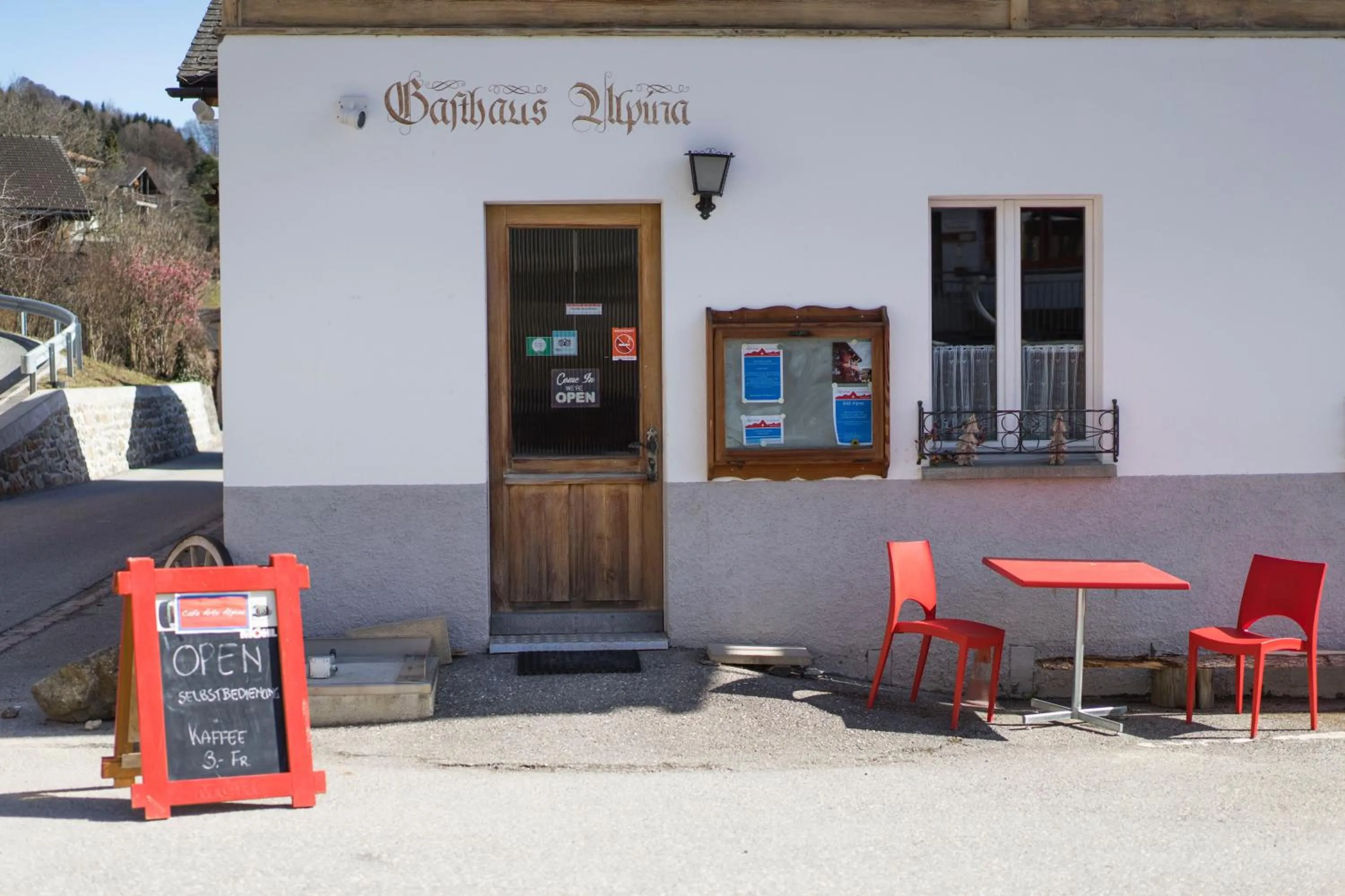 Facade/entrance in Gästehaus Alpina in Fanas