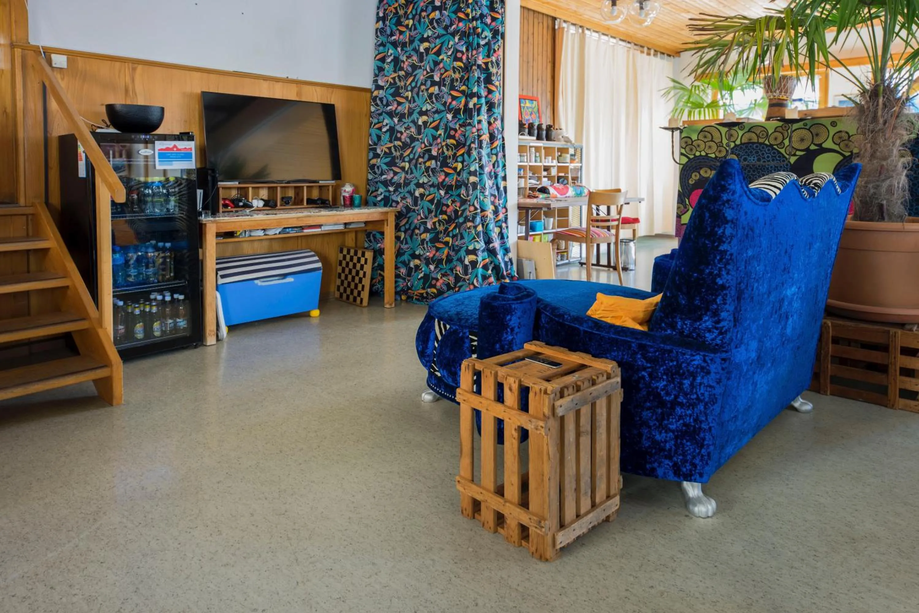 Communal lounge/ TV room in Gästehaus Alpina in Fanas