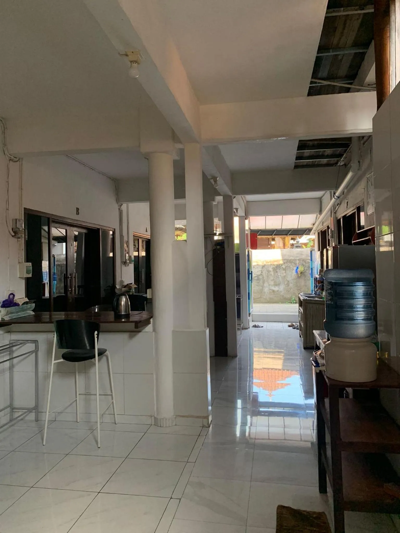 Kitchen or kitchenette in Seabreeze Hostel Bali