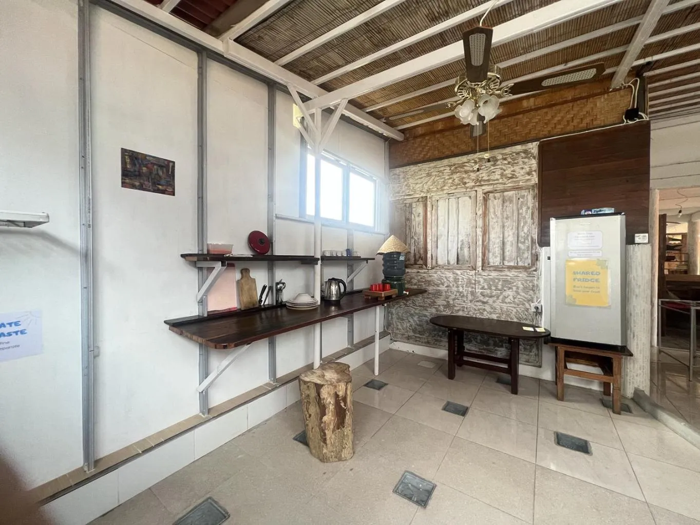Kitchen or kitchenette in Seabreeze Hostel Bali