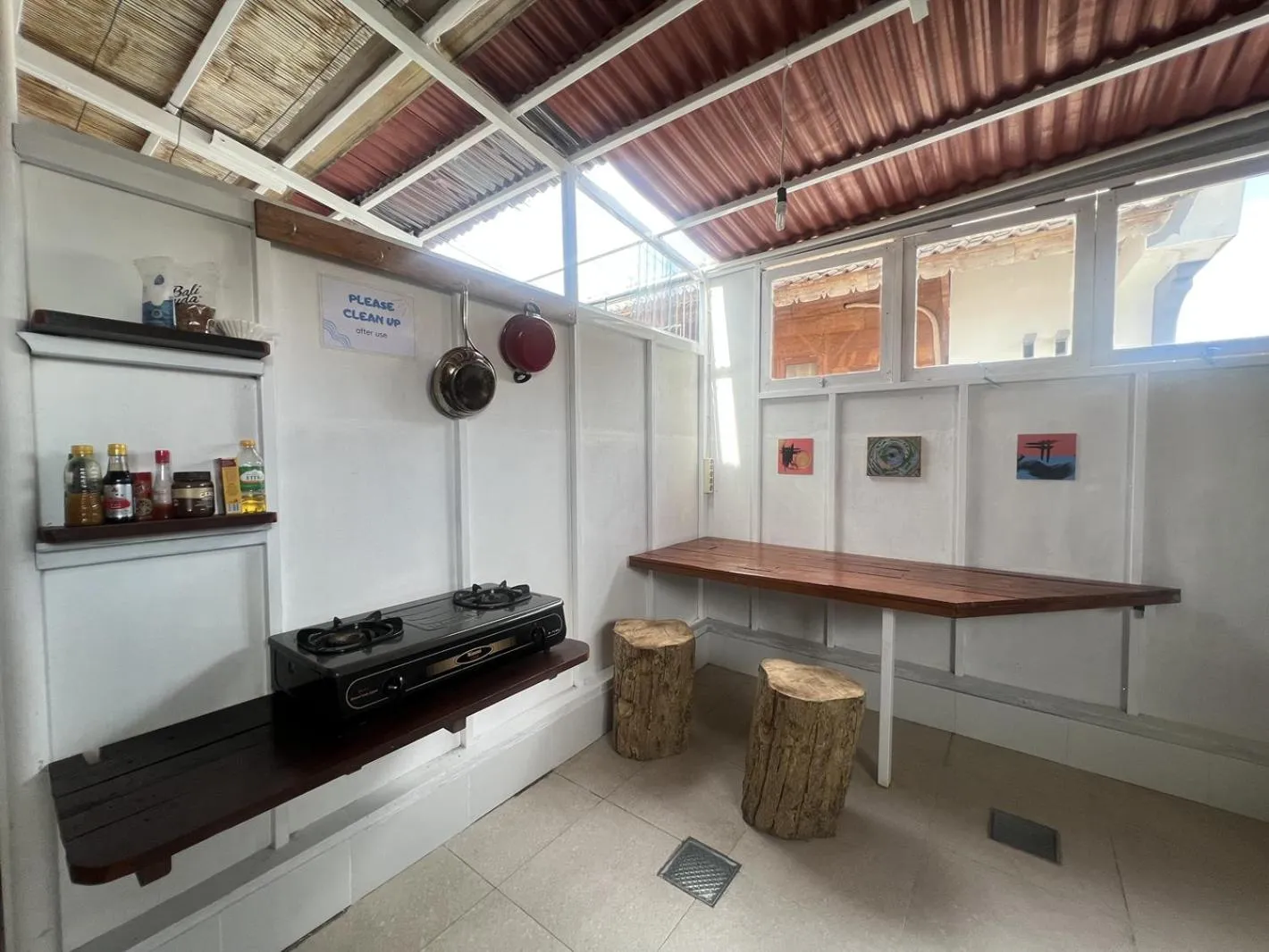 Kitchen or kitchenette in Seabreeze Hostel Bali