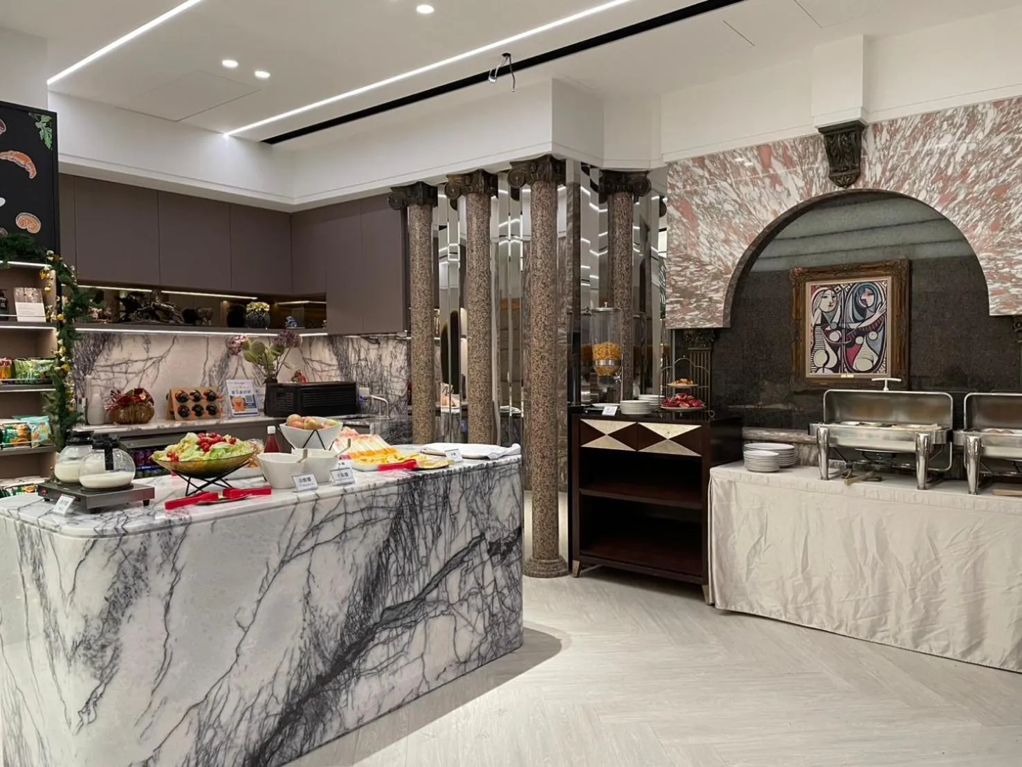 Buffet breakfast in Taipei Charming City Hotel