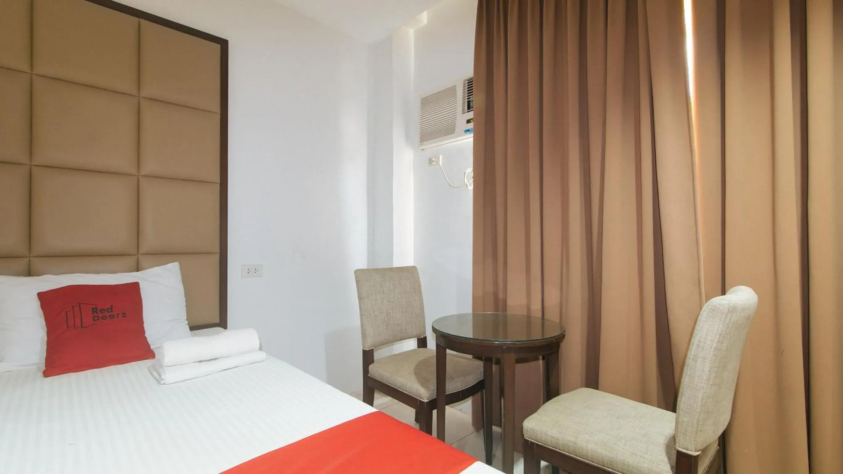 Bedroom, Bed in RedDoorz near Angeles University Foundation Bedroom, Bed in RedDoorz near Angeles University Foundation