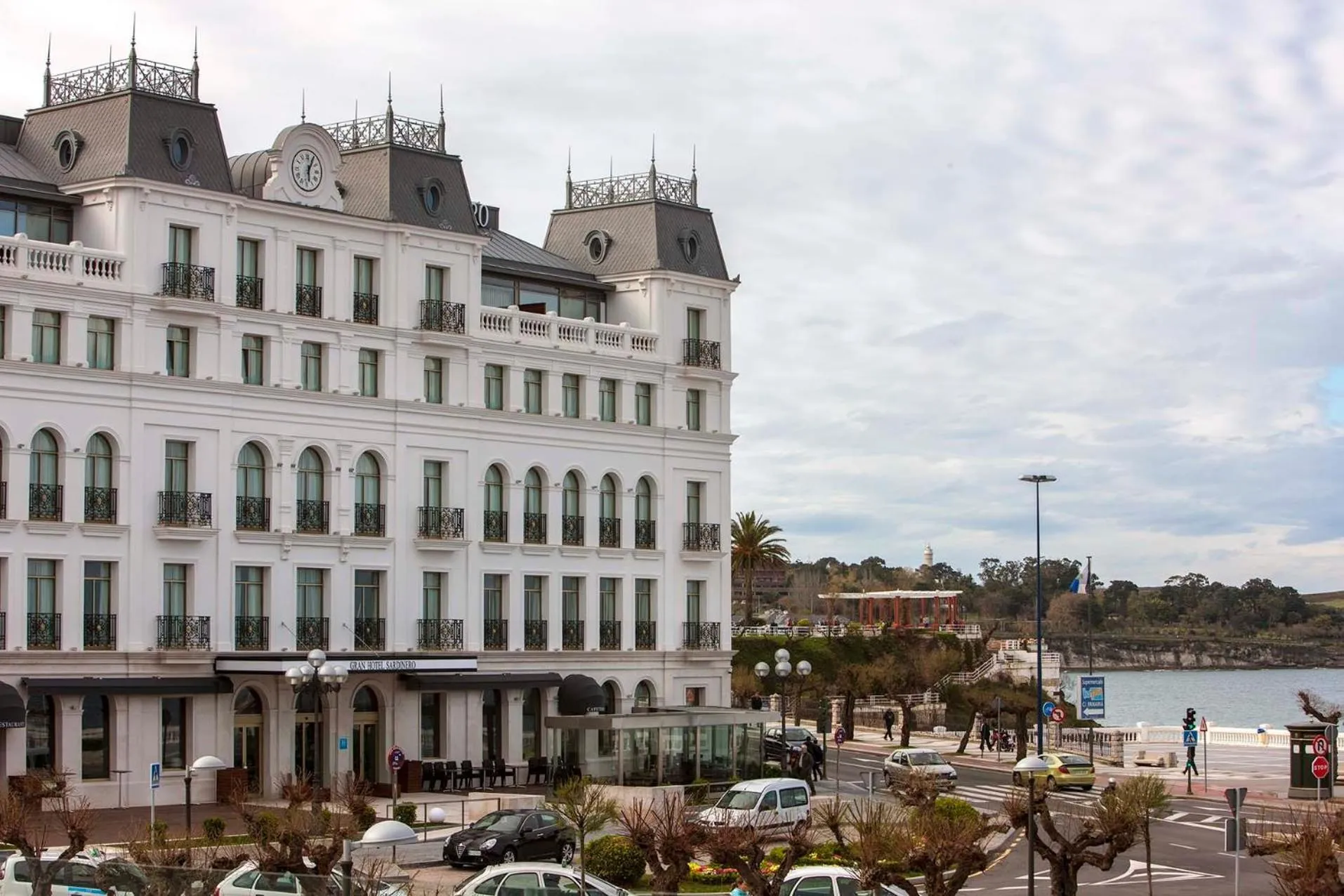 Facade/entrance in Gran Hotel Sardinero
