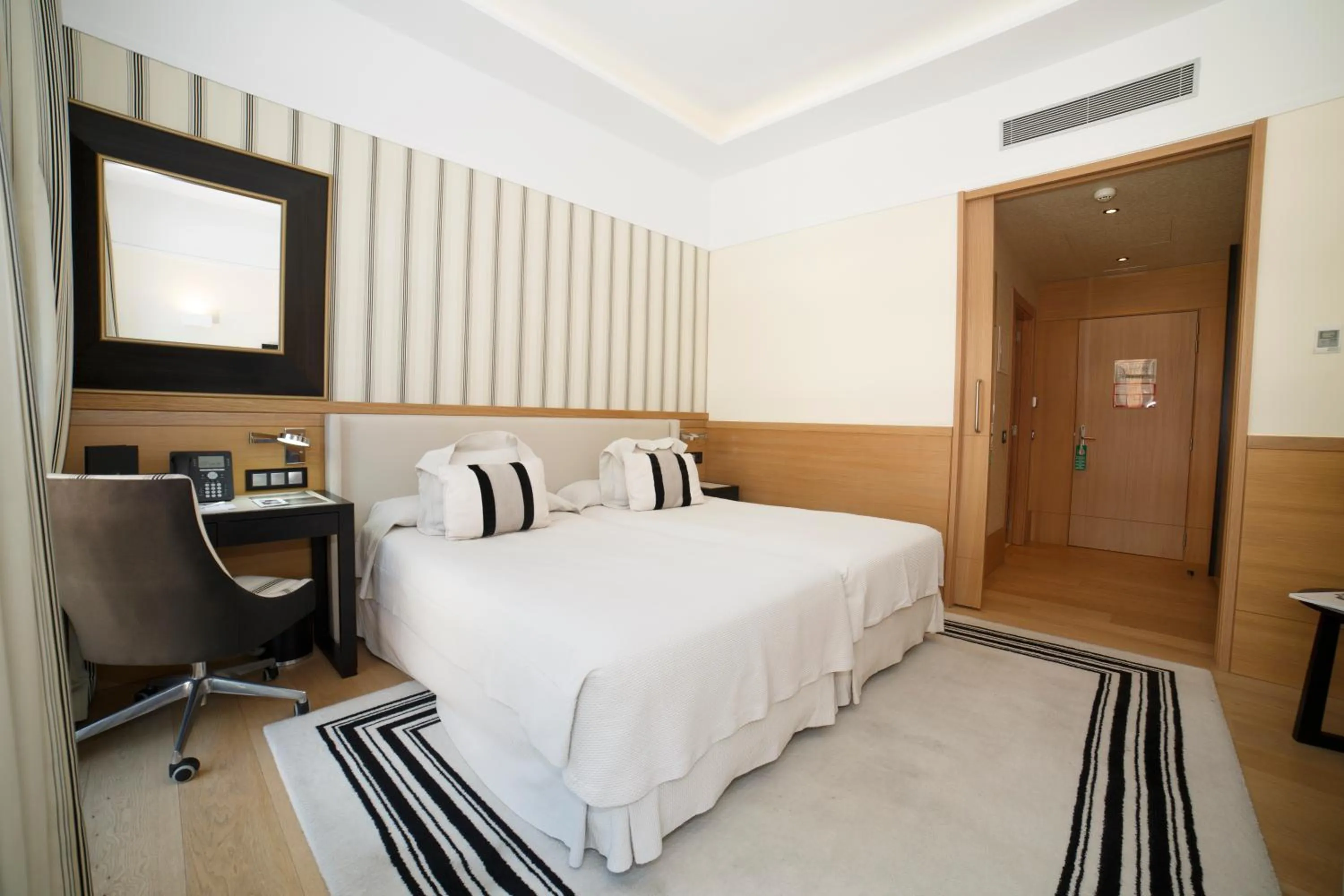 Photo of the whole room, Bed in Gran Hotel Sardinero