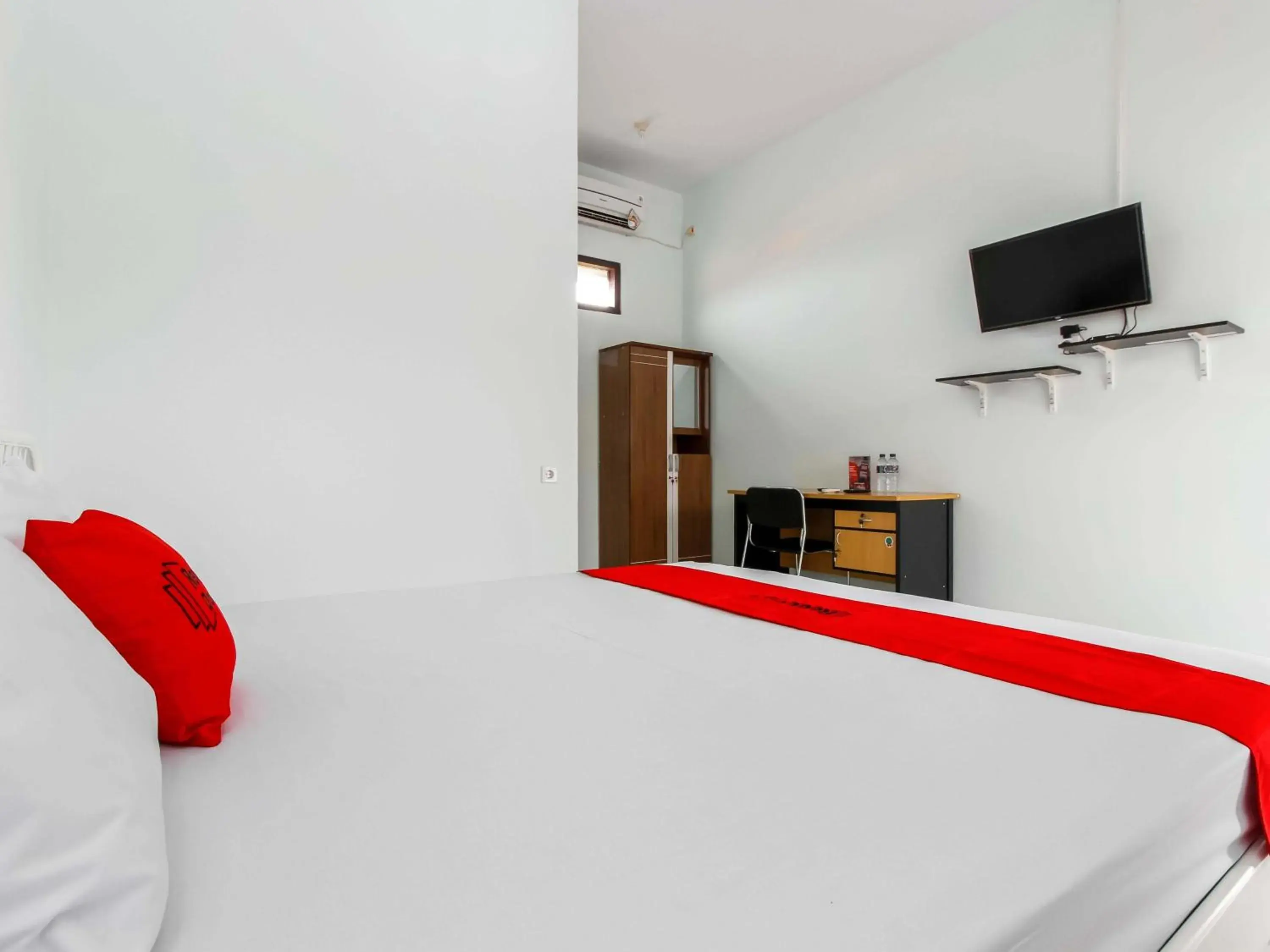 Bedroom, Bed in RedDoorz @ Jagakarsa 2 Bedroom, Bed in RedDoorz @ Jagakarsa 2