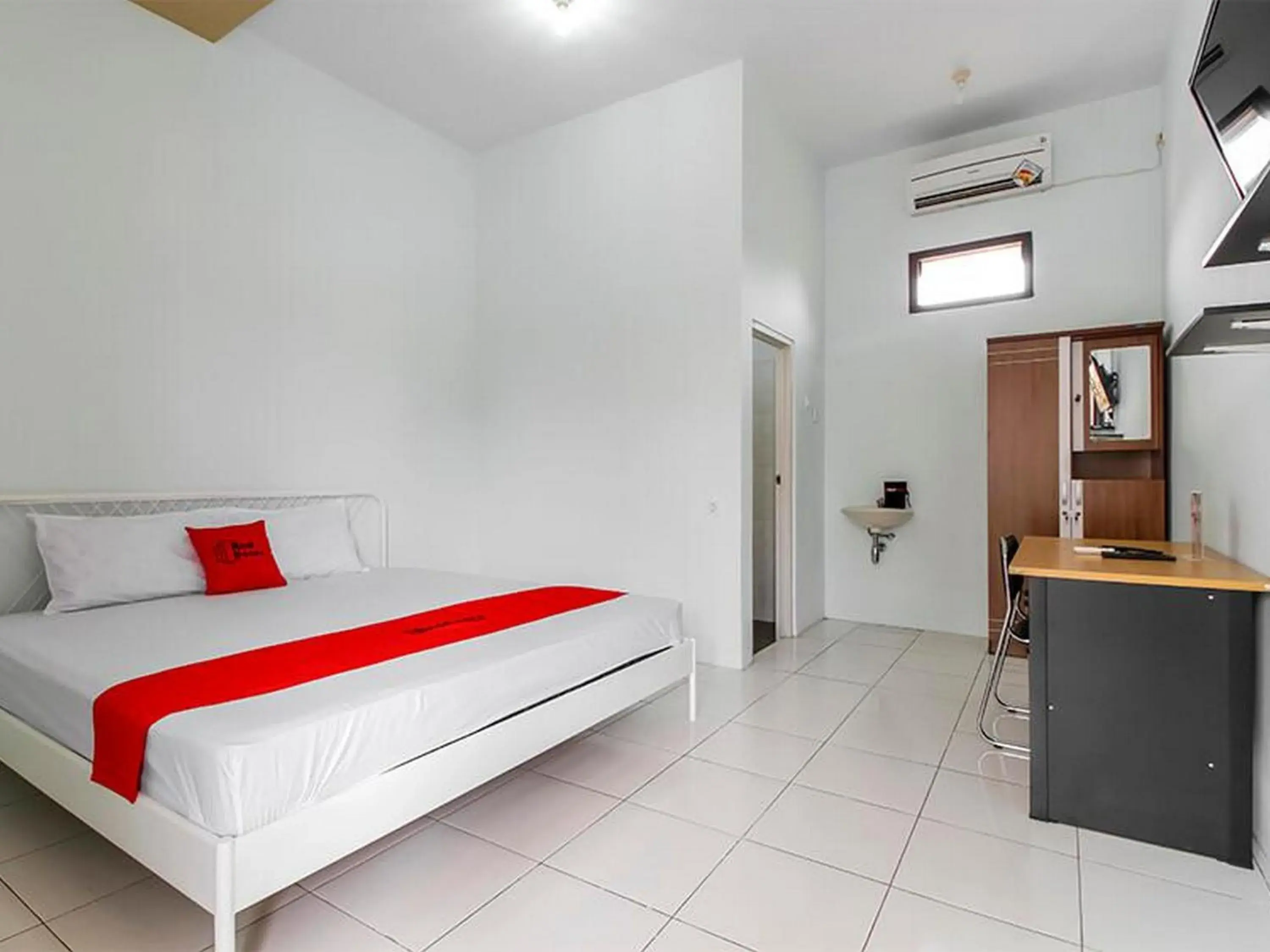 Bedroom, Bed in RedDoorz @ Jagakarsa 2 Bedroom, Bed in RedDoorz @ Jagakarsa 2
