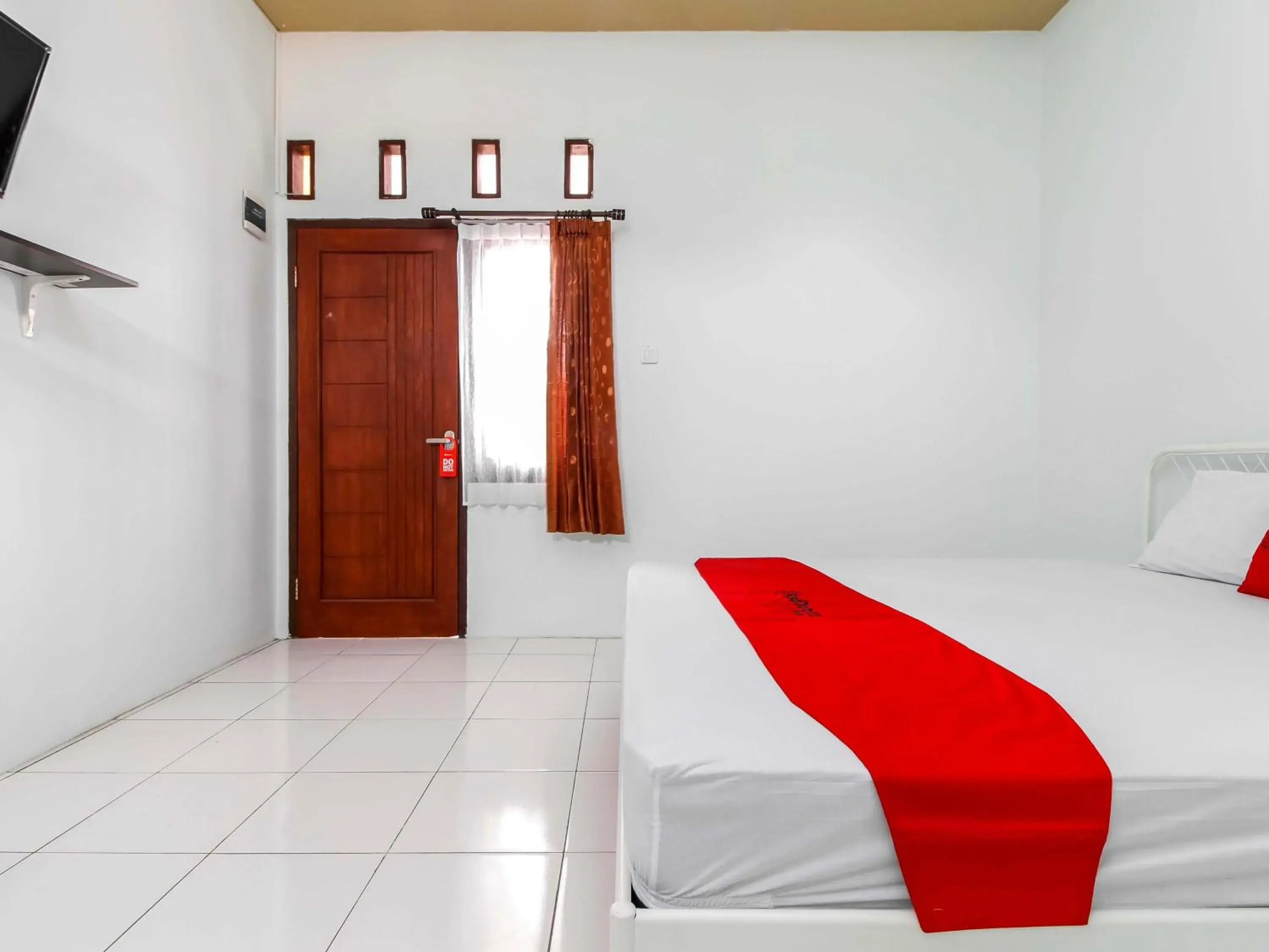 Bedroom, Bed in RedDoorz @ Jagakarsa 2 Bedroom, Bed in RedDoorz @ Jagakarsa 2