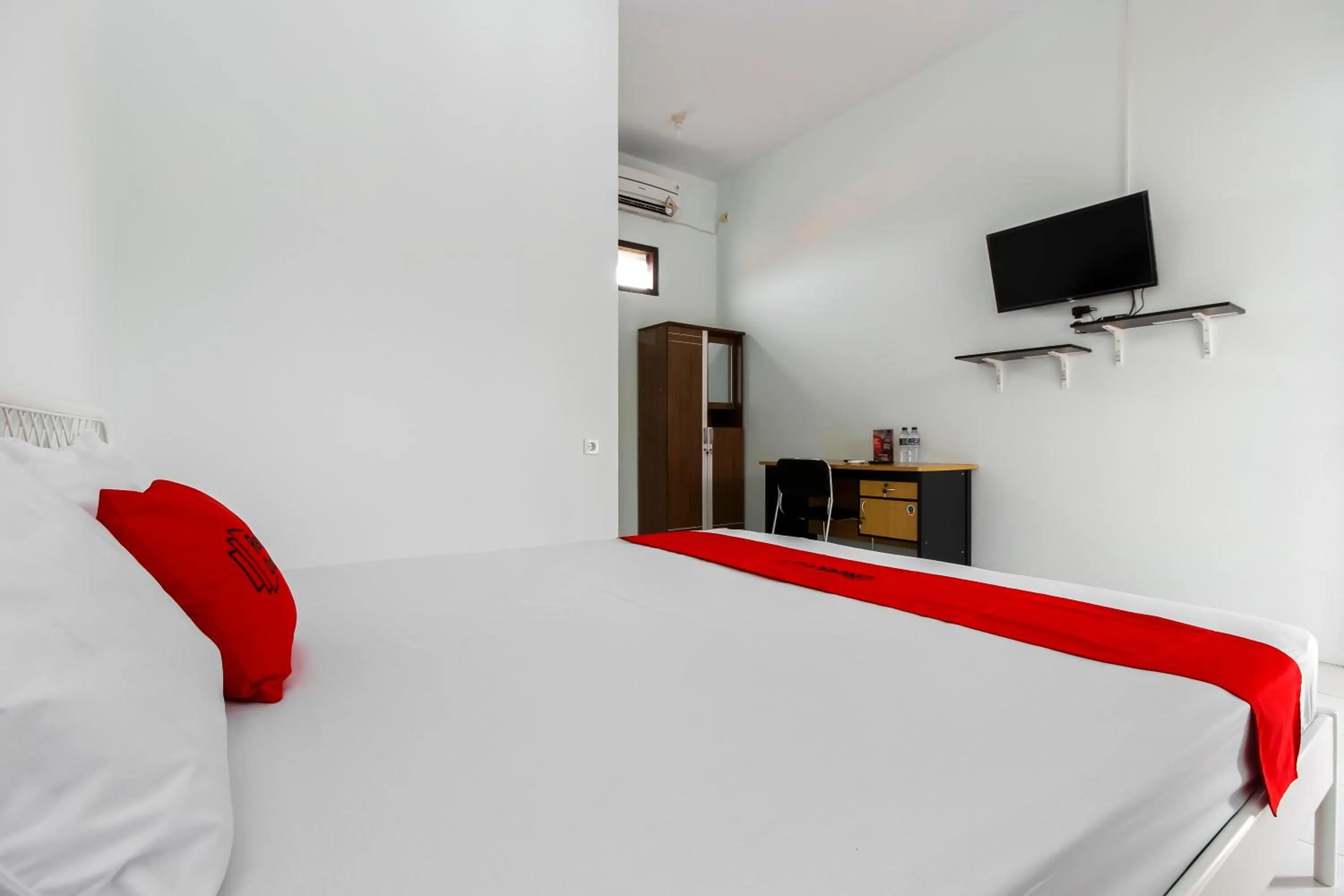Bed in RedDoorz @ Jagakarsa 2